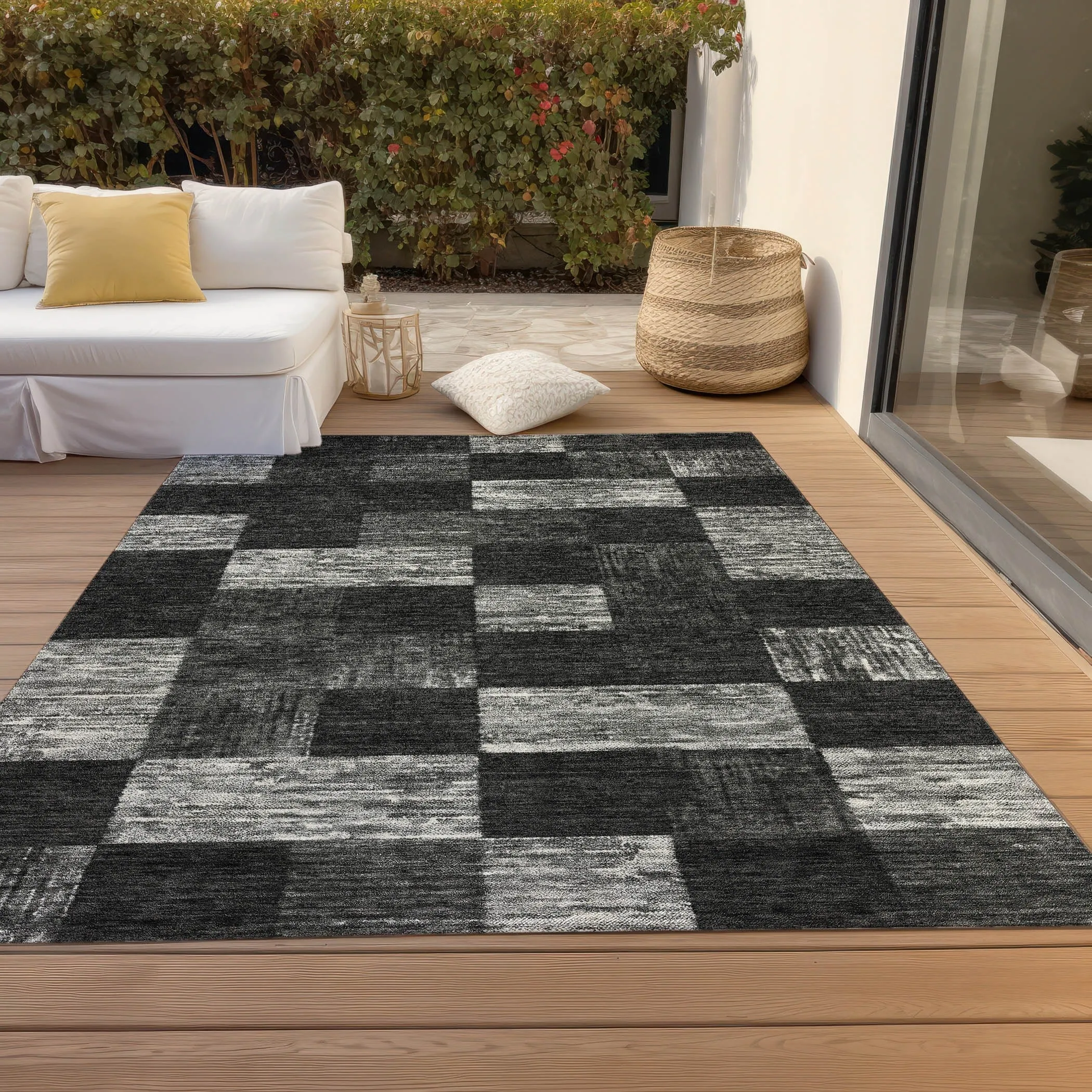 Machine Washable Indoor/ Outdoor Checker Chantille Rug