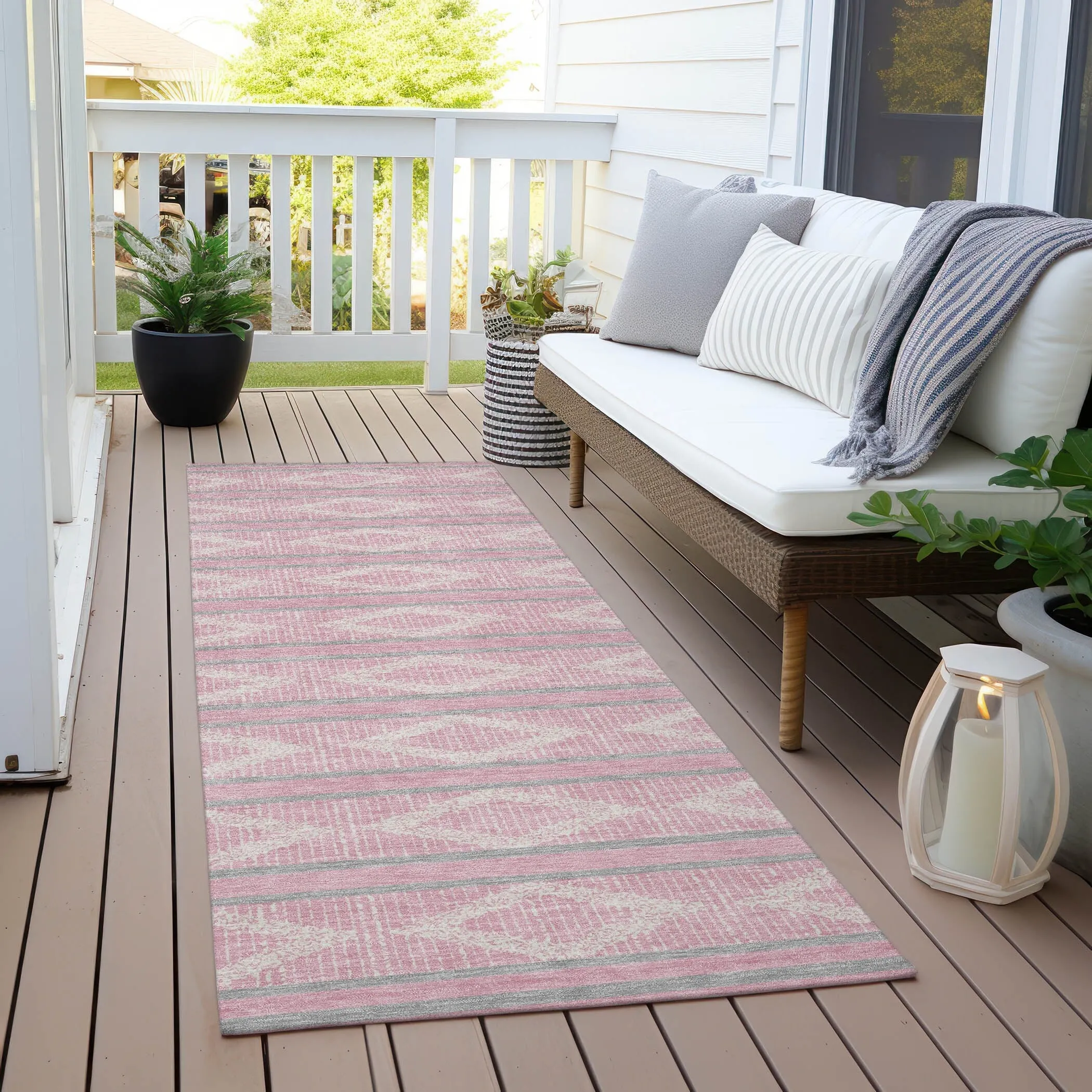 Machine Washable Indoor/ Outdoor Diamond Stripe Chantille Rug
