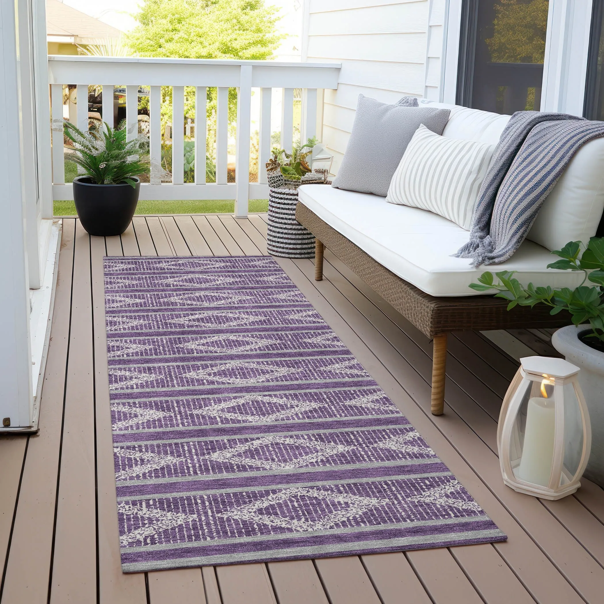 Machine Washable Indoor/ Outdoor Diamond Stripe Chantille Rug