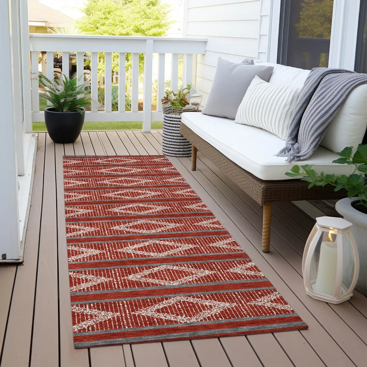 Machine Washable Indoor/ Outdoor Diamond Stripe Chantille Rug
