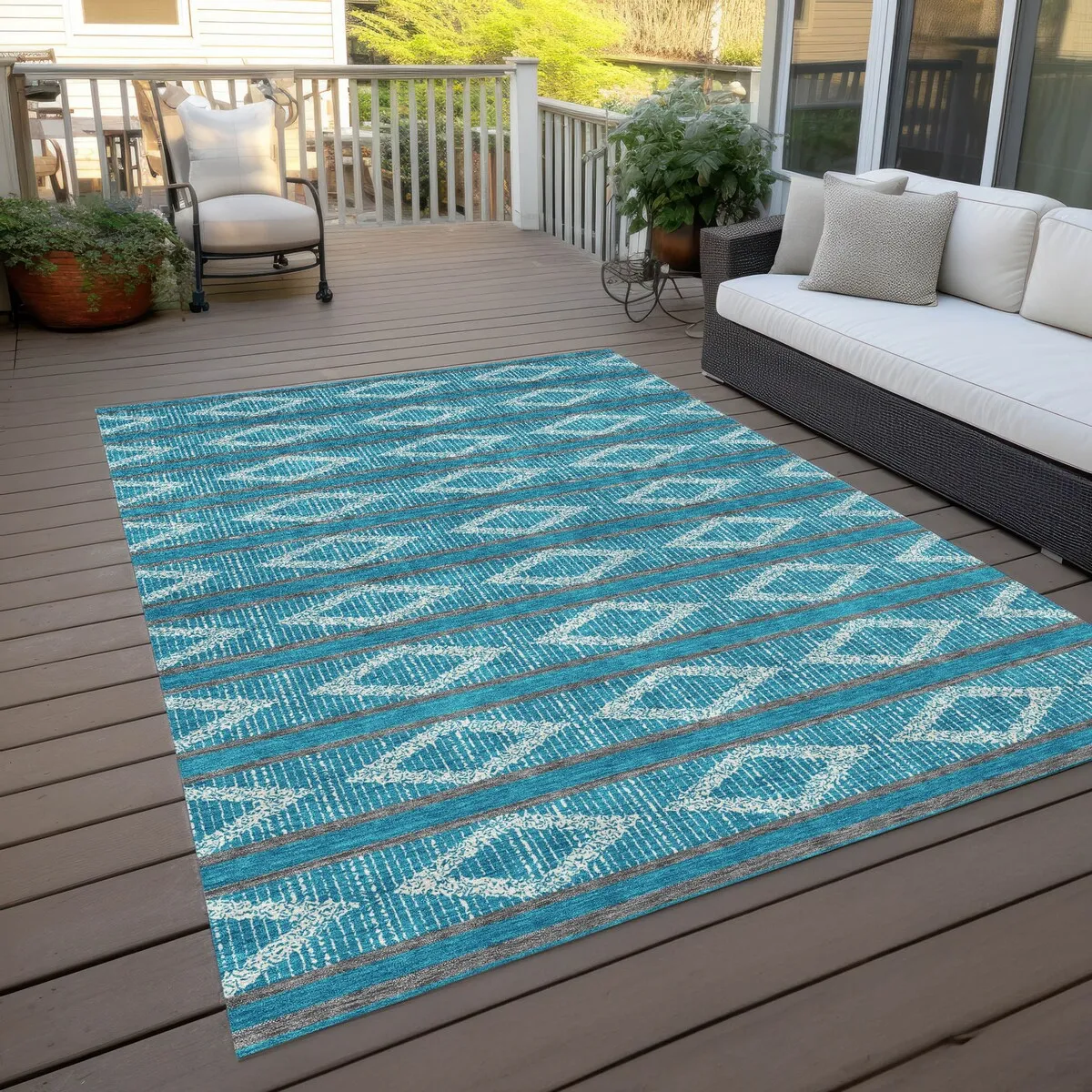 Machine Washable Indoor/ Outdoor Diamond Stripe Chantille Rug