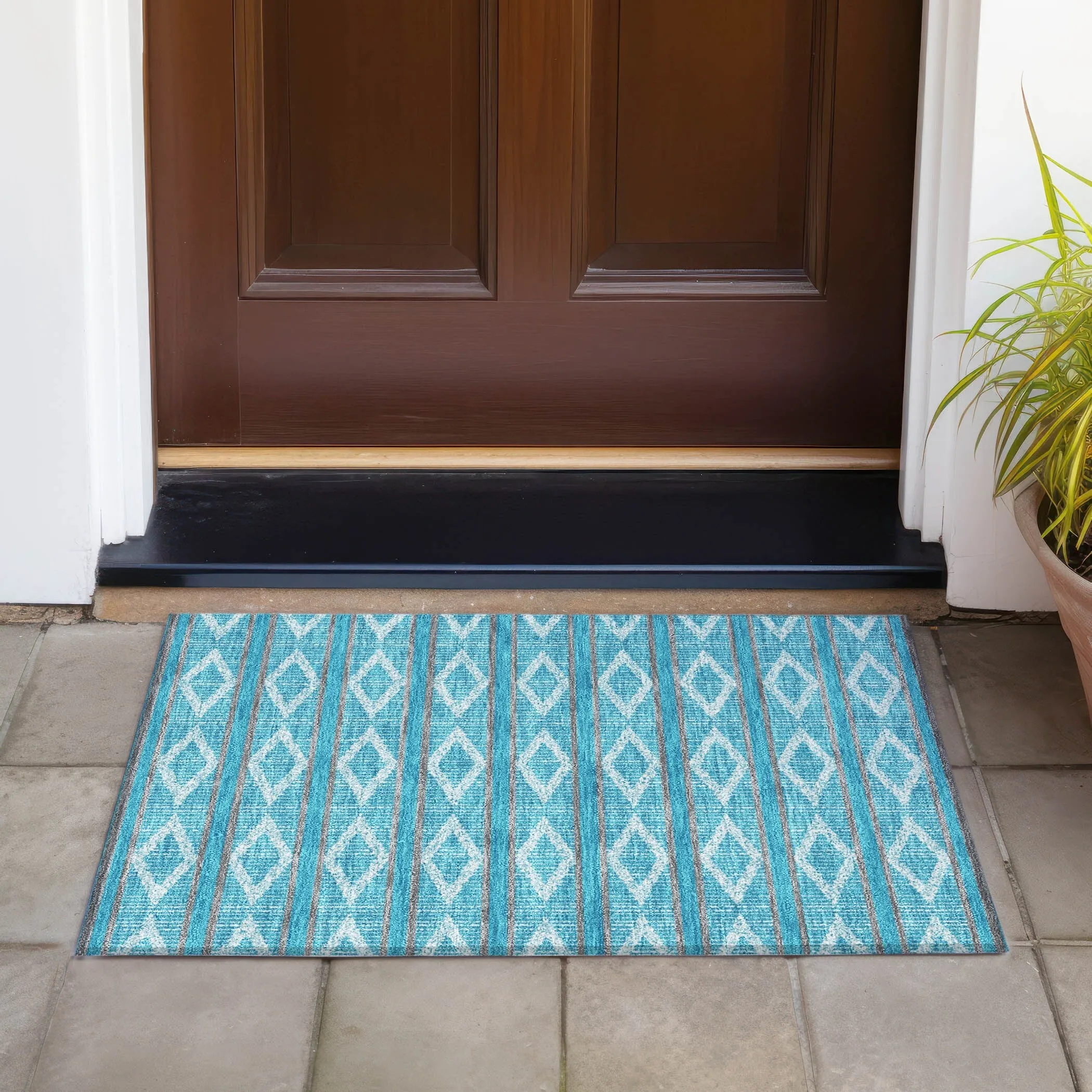 Machine Washable Indoor/ Outdoor Diamond Stripe Chantille Rug