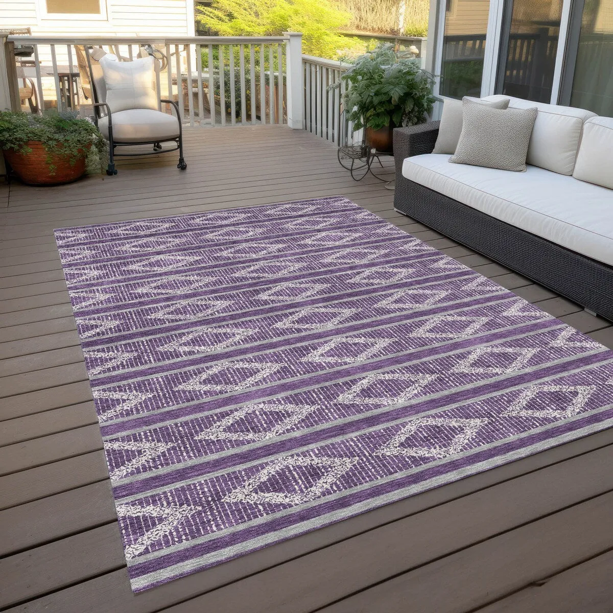 Machine Washable Indoor/ Outdoor Diamond Stripe Chantille Rug