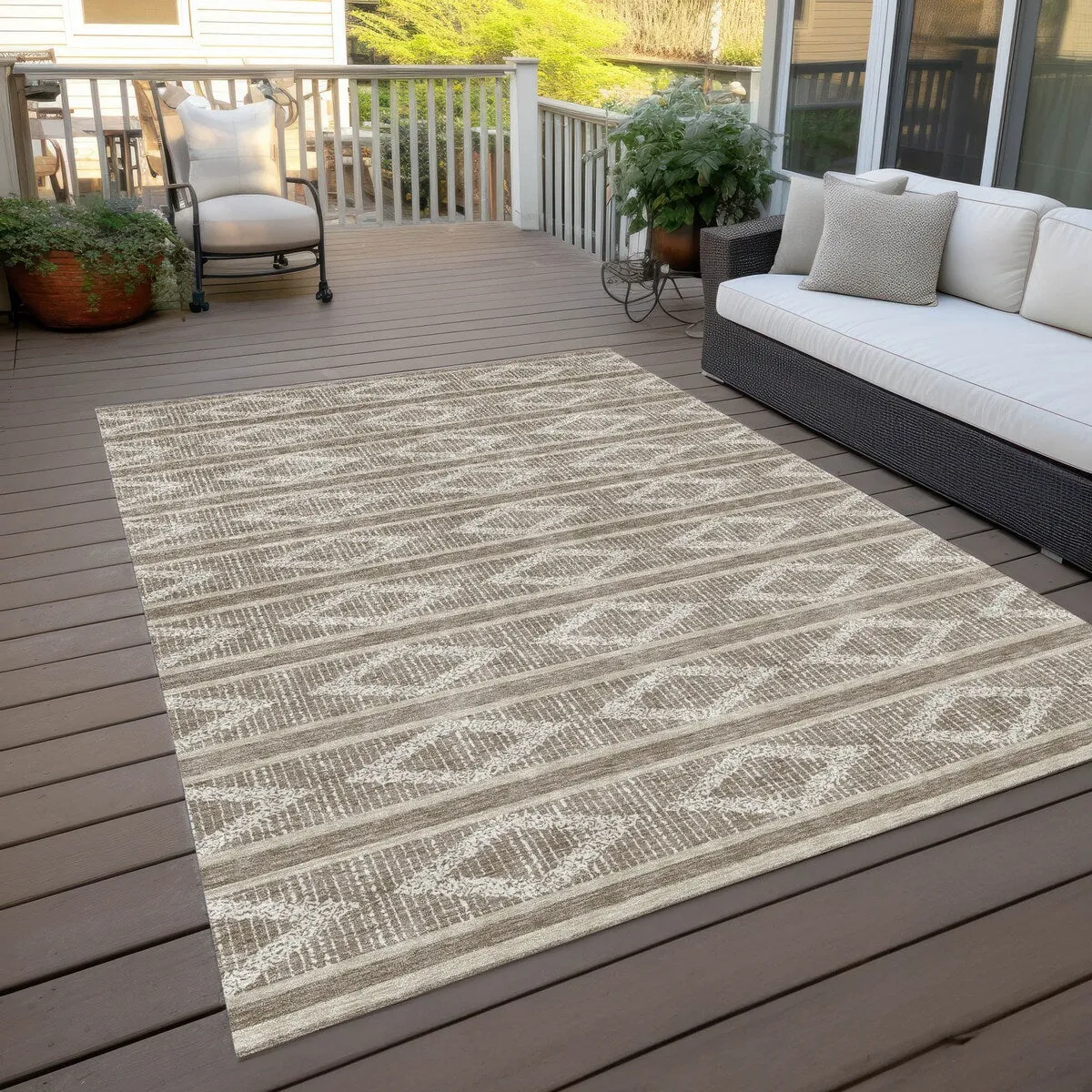 Machine Washable Indoor/ Outdoor Diamond Stripe Chantille Rug