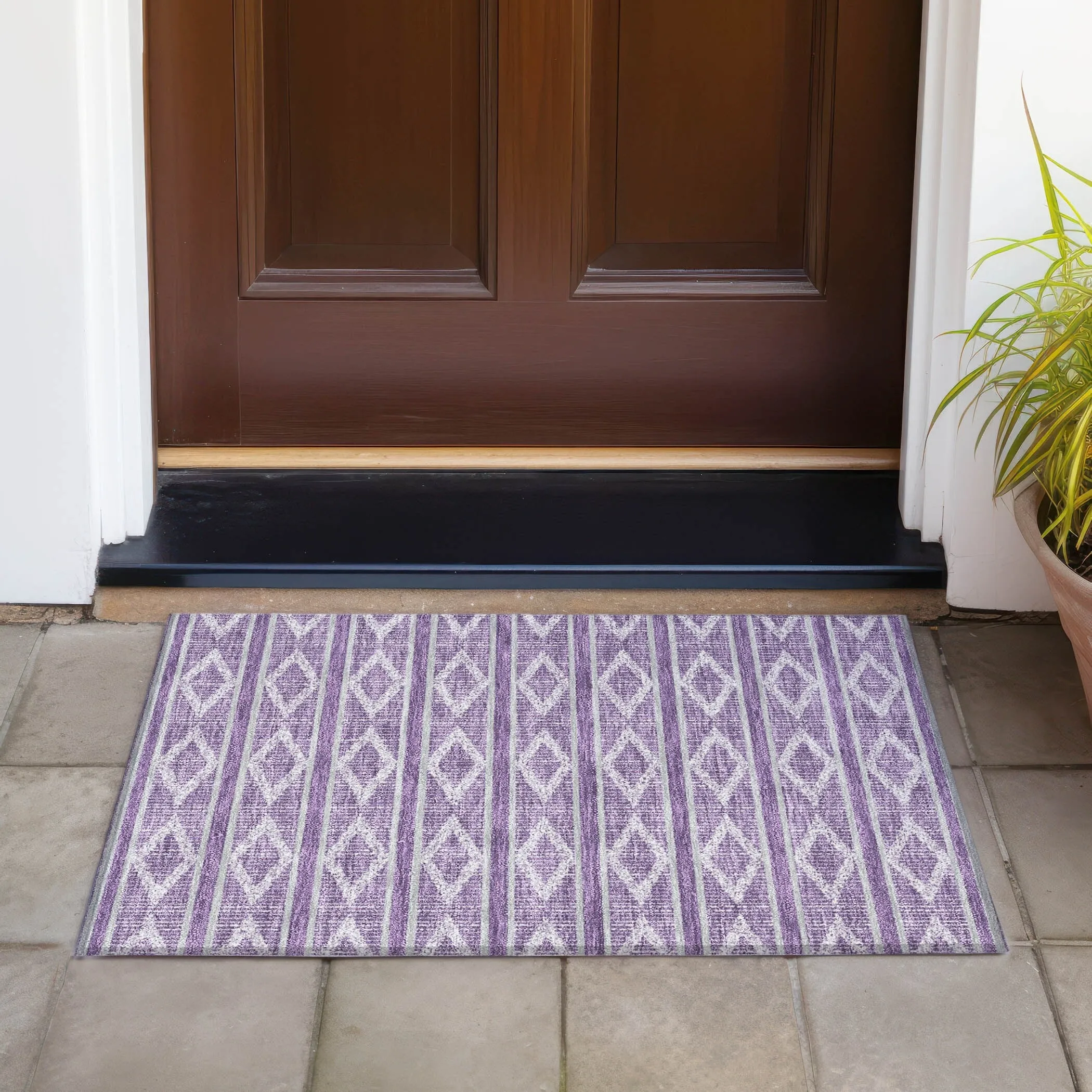 Machine Washable Indoor/ Outdoor Diamond Stripe Chantille Rug