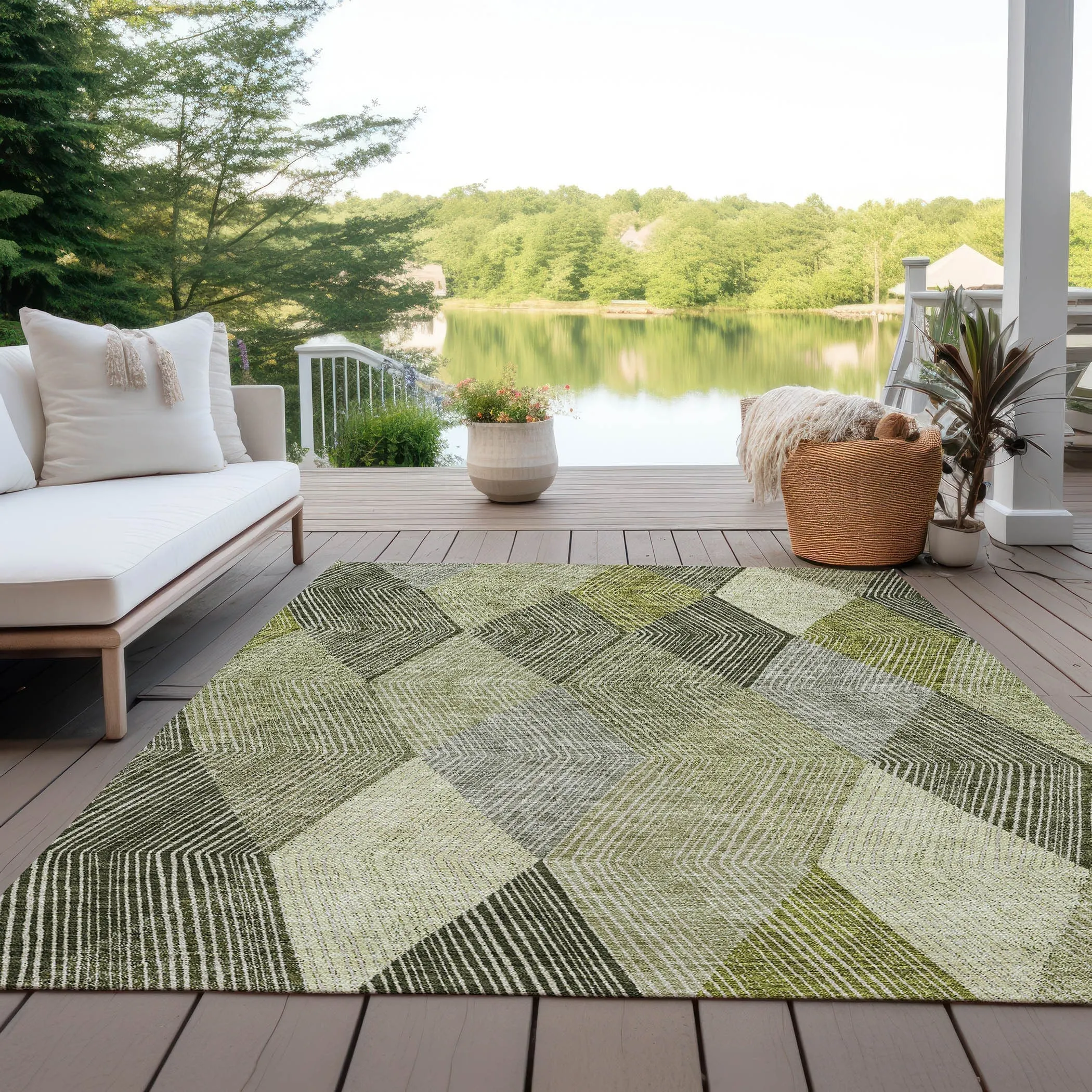 Machine Washable Indoor/ Outdoor Diamond Stripes Chantille Rug