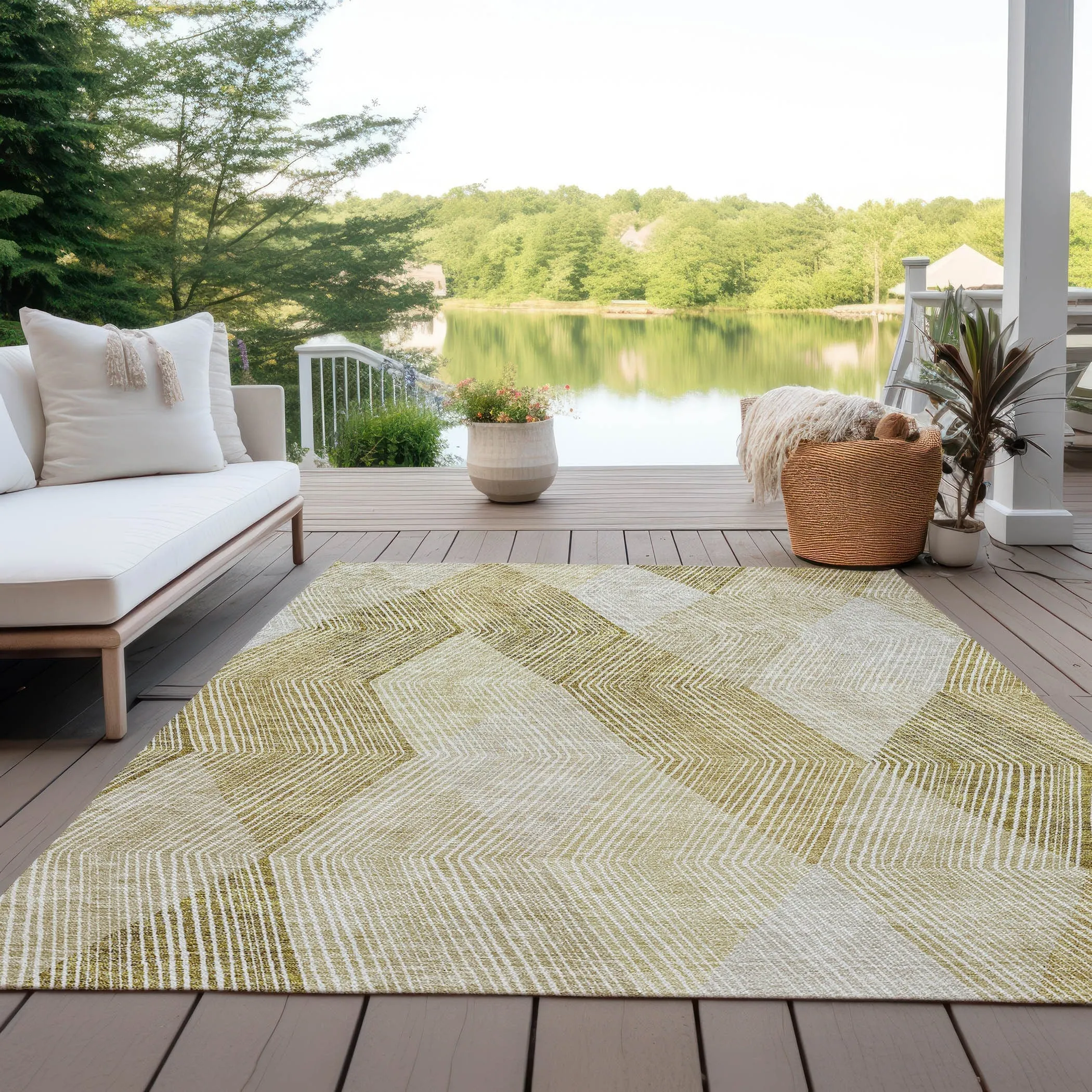 Machine Washable Indoor/ Outdoor Diamond Stripes Chantille Rug