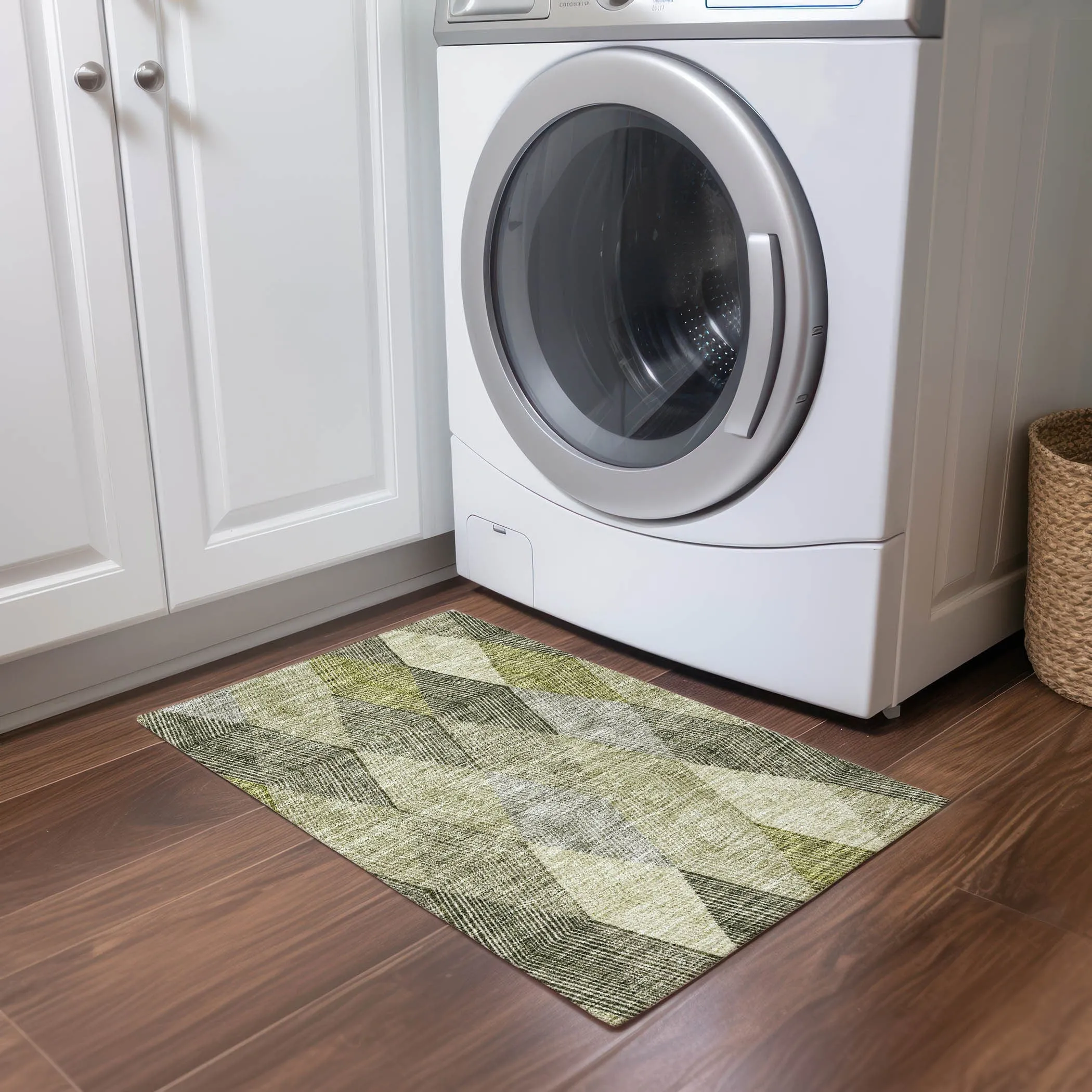 Machine Washable Indoor/ Outdoor Diamond Stripes Chantille Rug