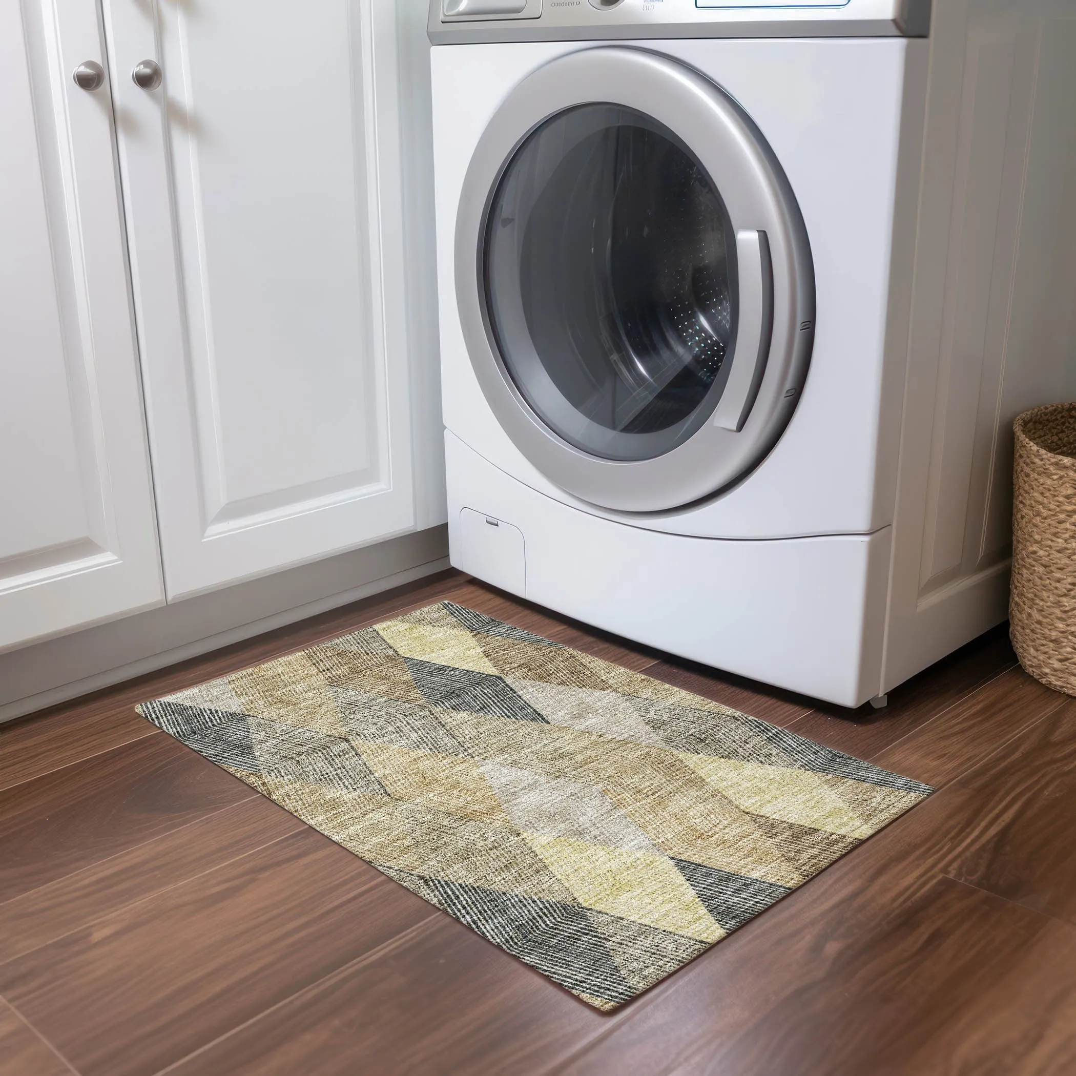 Machine Washable Indoor/ Outdoor Diamond Stripes Chantille Rug