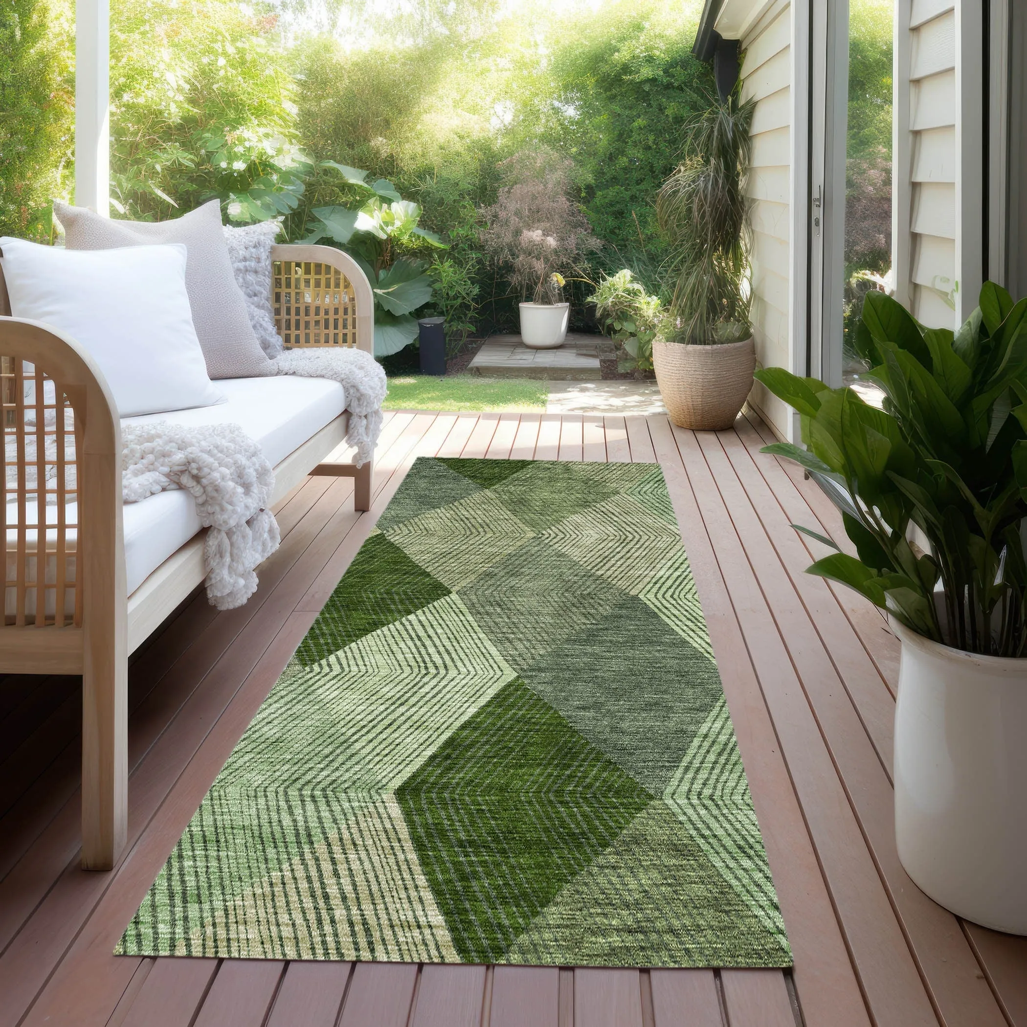 Machine Washable Indoor/ Outdoor Diamond Stripes Chantille Rug