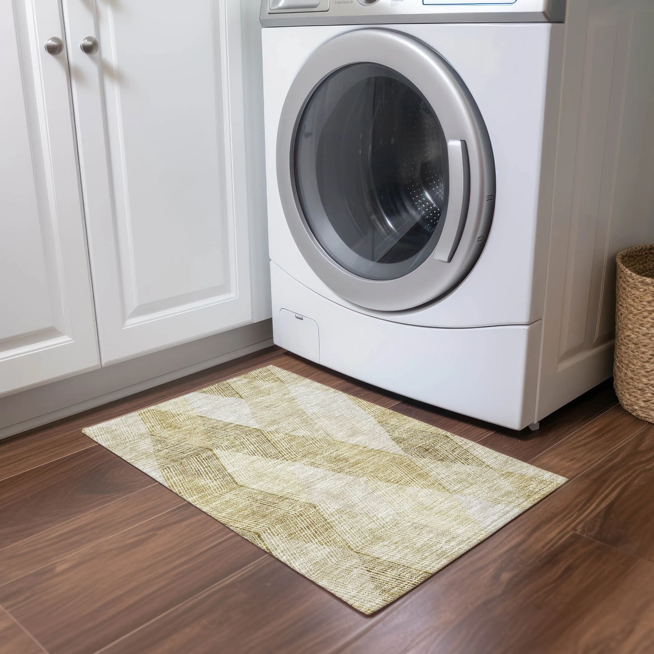 Machine Washable Indoor/ Outdoor Diamond Stripes Chantille Rug