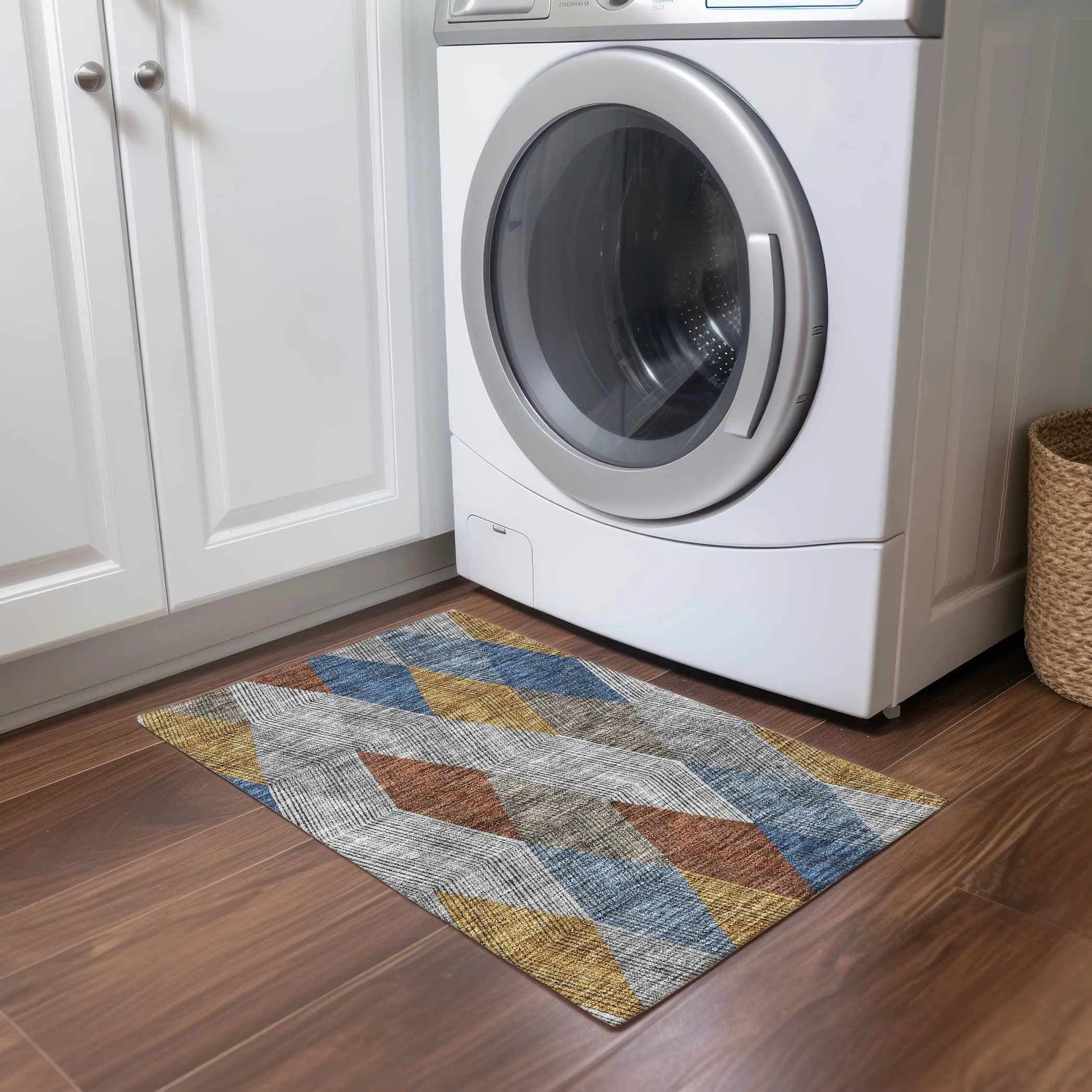 Machine Washable Indoor/ Outdoor Diamond Stripes Chantille Rug