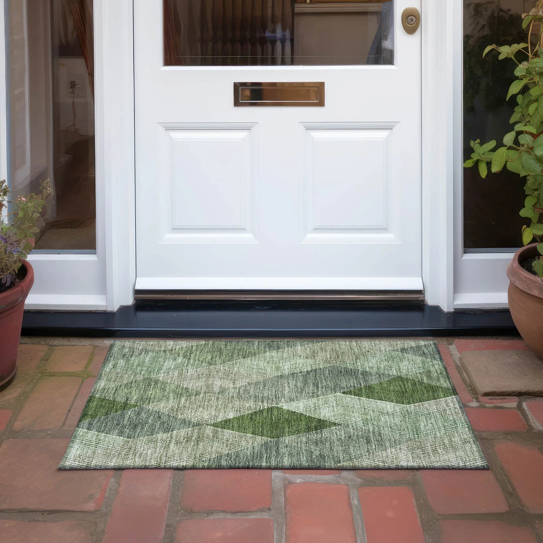 Machine Washable Indoor/ Outdoor Diamond Stripes Chantille Rug