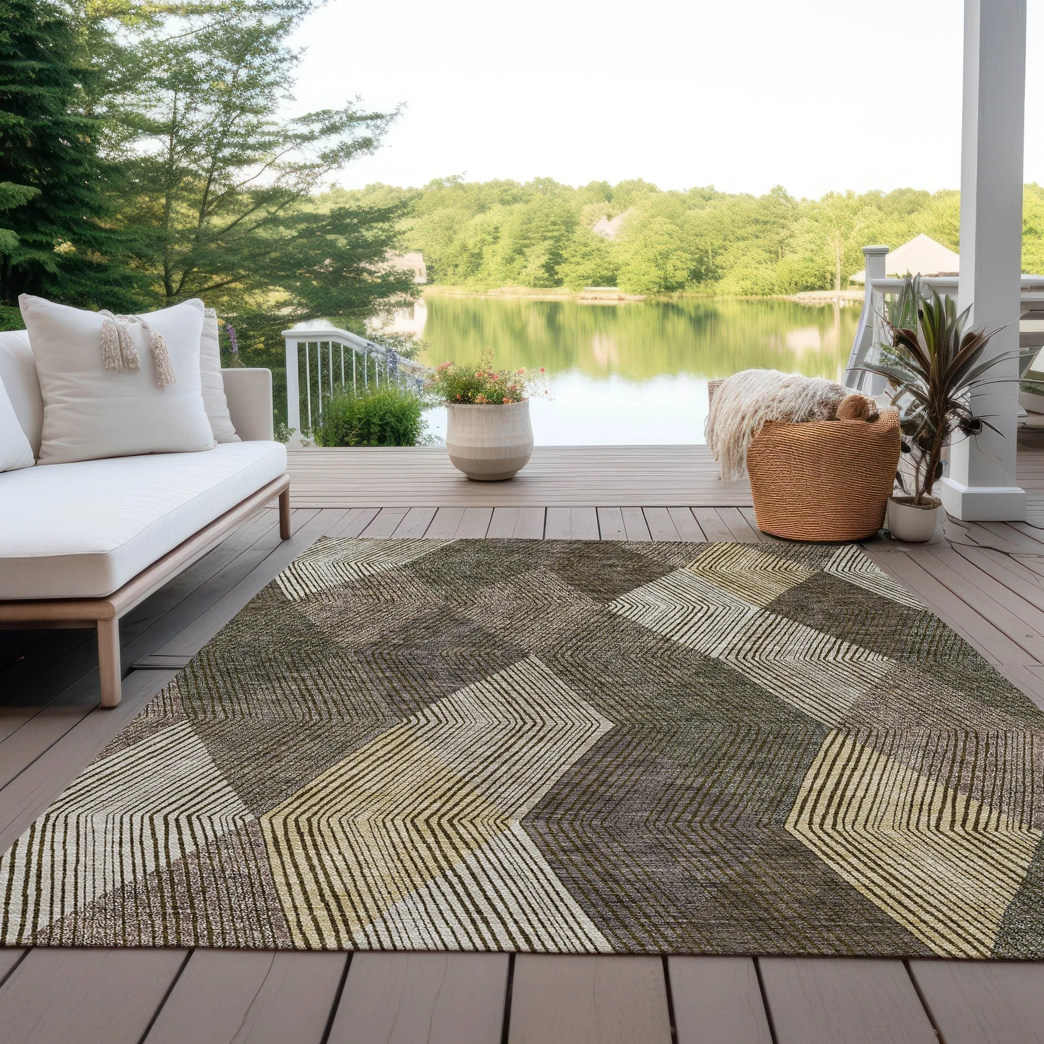 Machine Washable Indoor/ Outdoor Diamond Stripes Chantille Rug