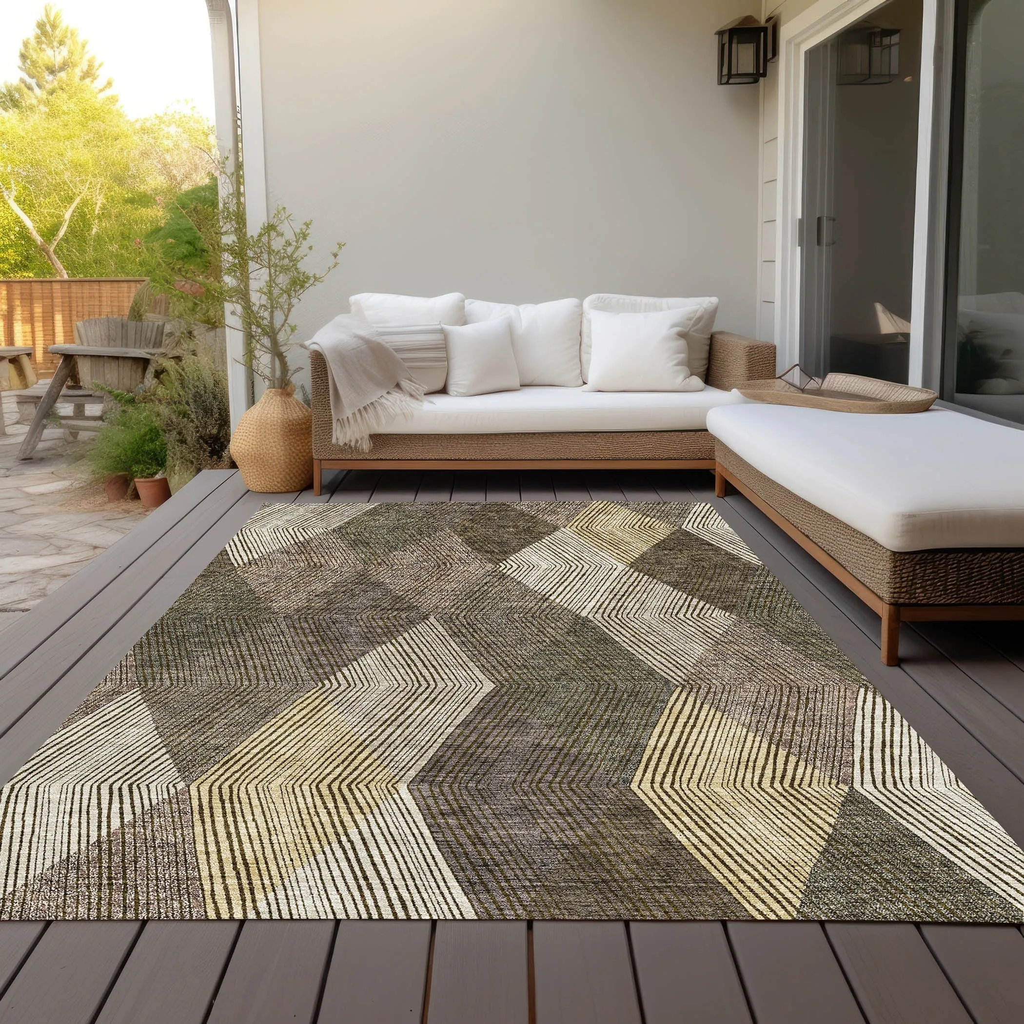 Machine Washable Indoor/ Outdoor Diamond Stripes Chantille Rug
