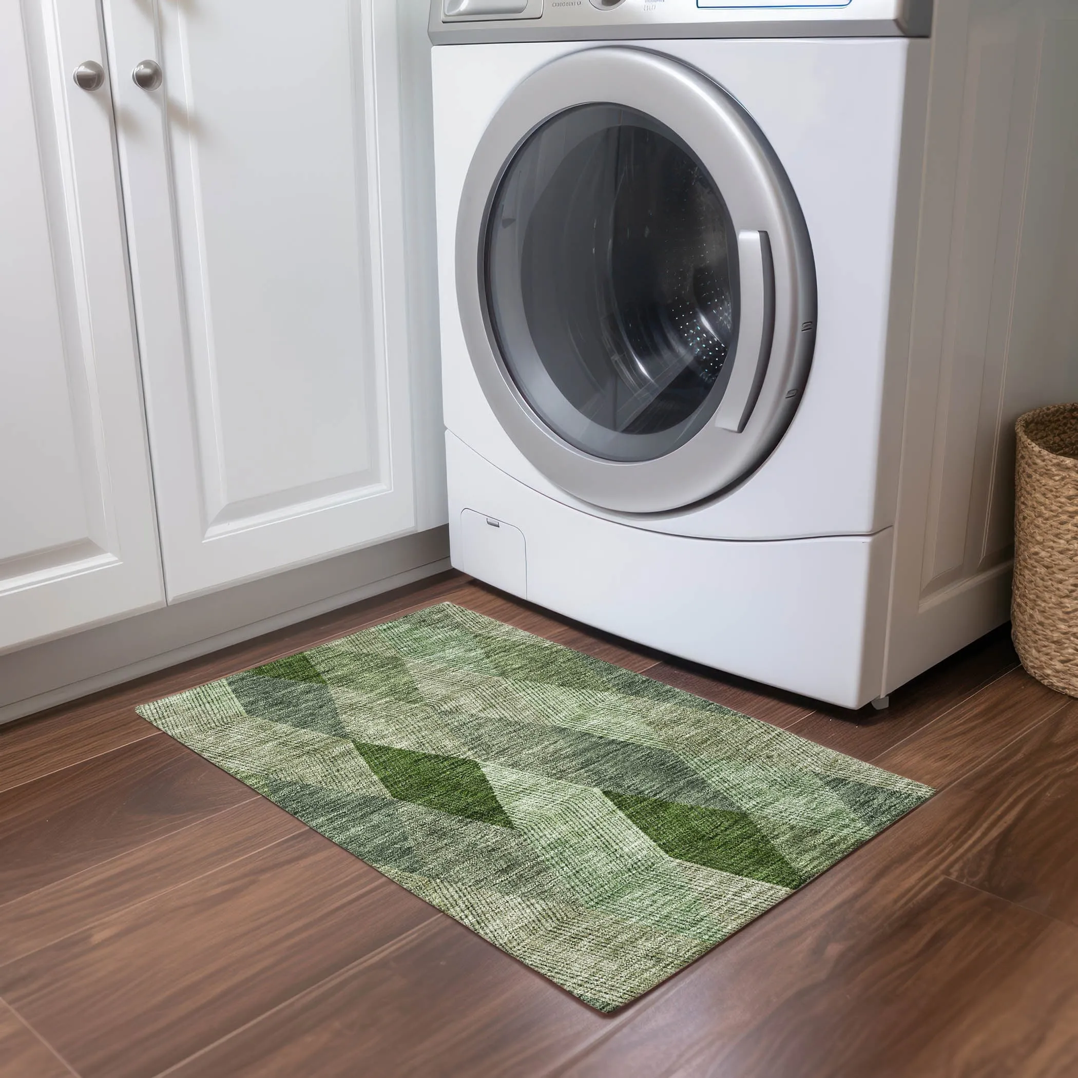 Machine Washable Indoor/ Outdoor Diamond Stripes Chantille Rug