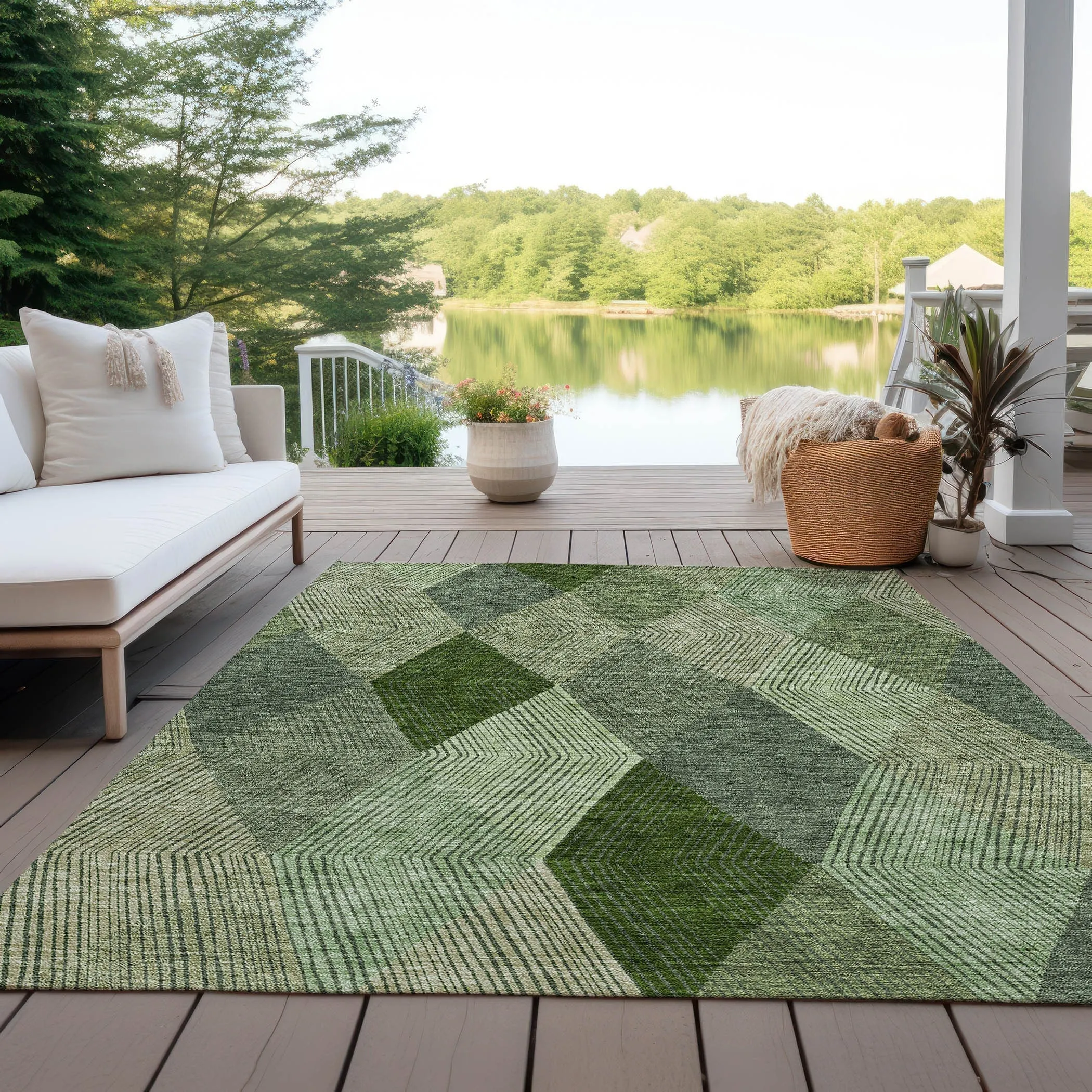 Machine Washable Indoor/ Outdoor Diamond Stripes Chantille Rug