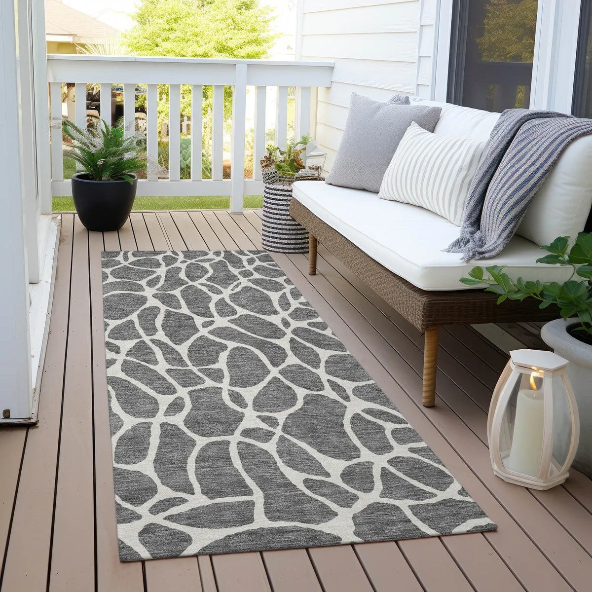 Machine Washable Indoor/ Outdoor Modern Chantille Rug