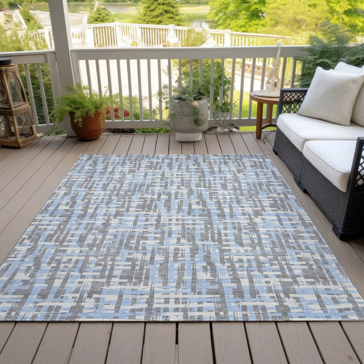 Machine Washable Indoor/ Outdoor Modern Crosshatch Chantille Rug