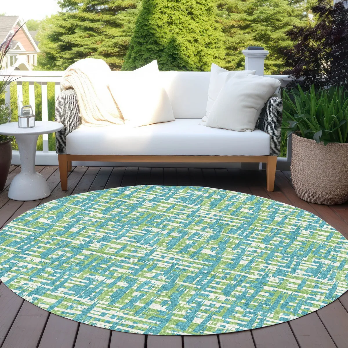 Machine Washable Indoor/ Outdoor Modern Crosshatch Chantille Rug