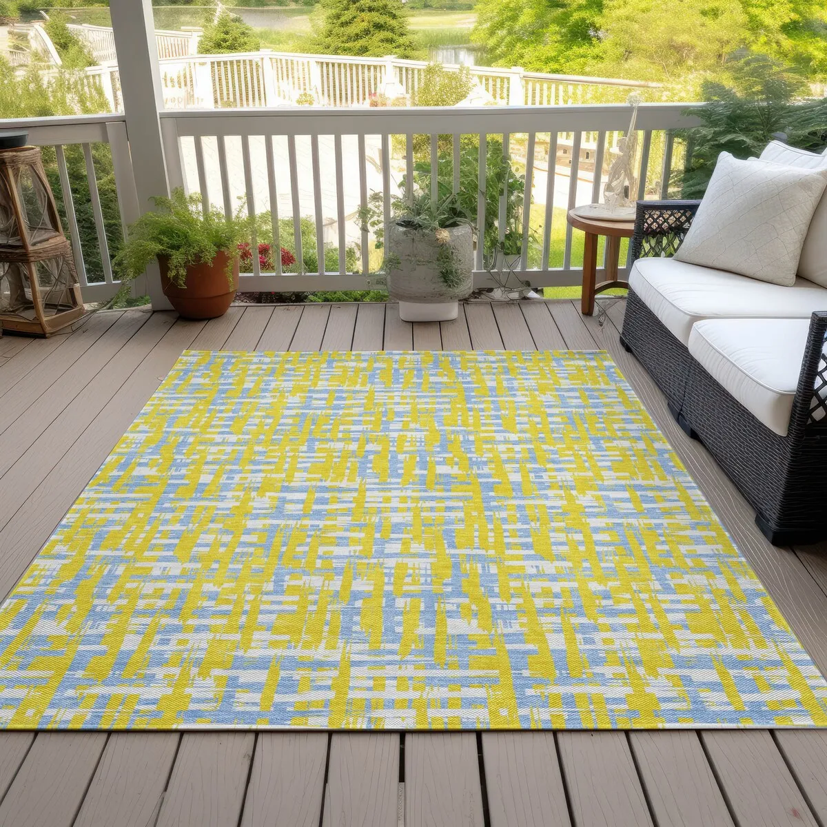 Machine Washable Indoor/ Outdoor Modern Crosshatch Chantille Rug