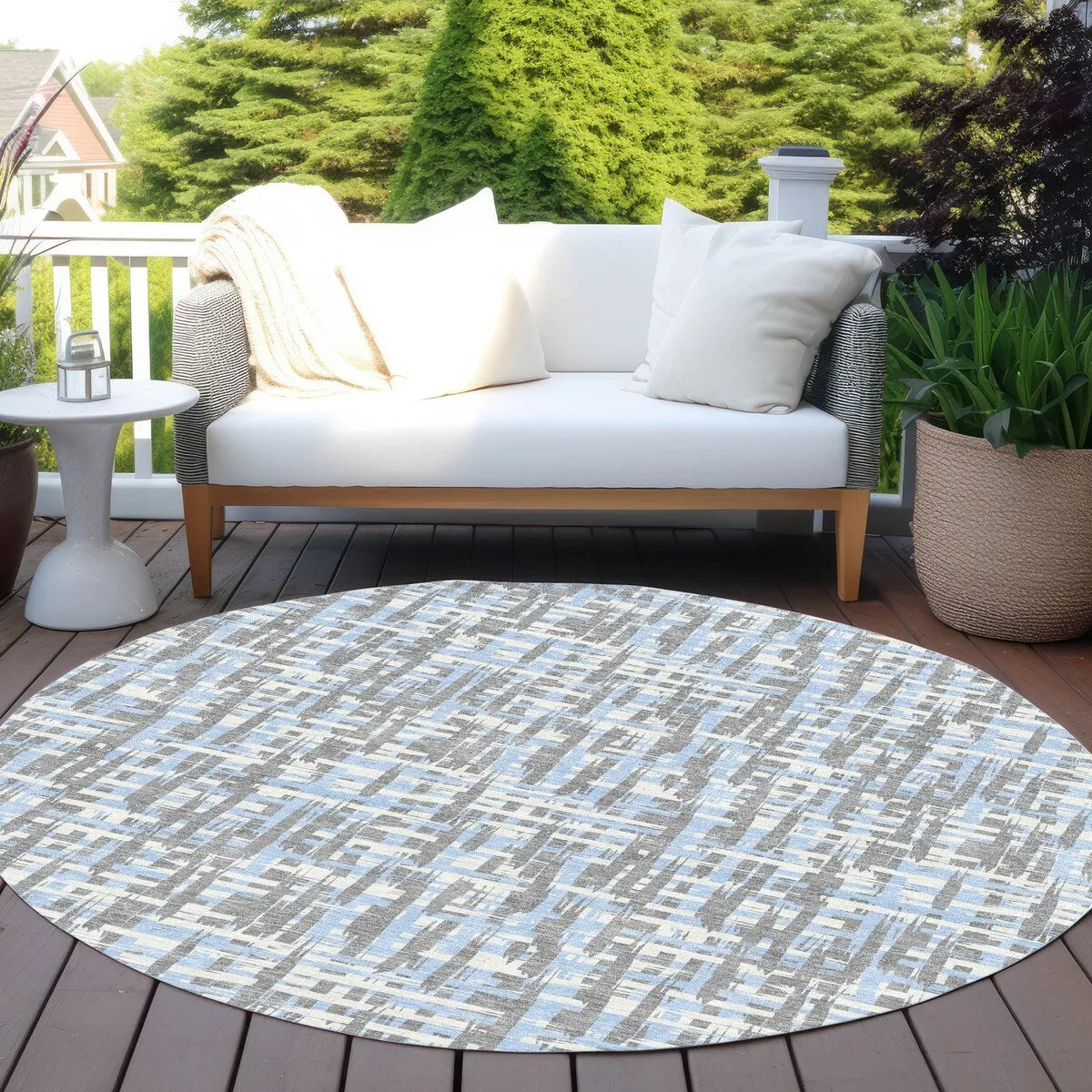 Machine Washable Indoor/ Outdoor Modern Crosshatch Chantille Rug