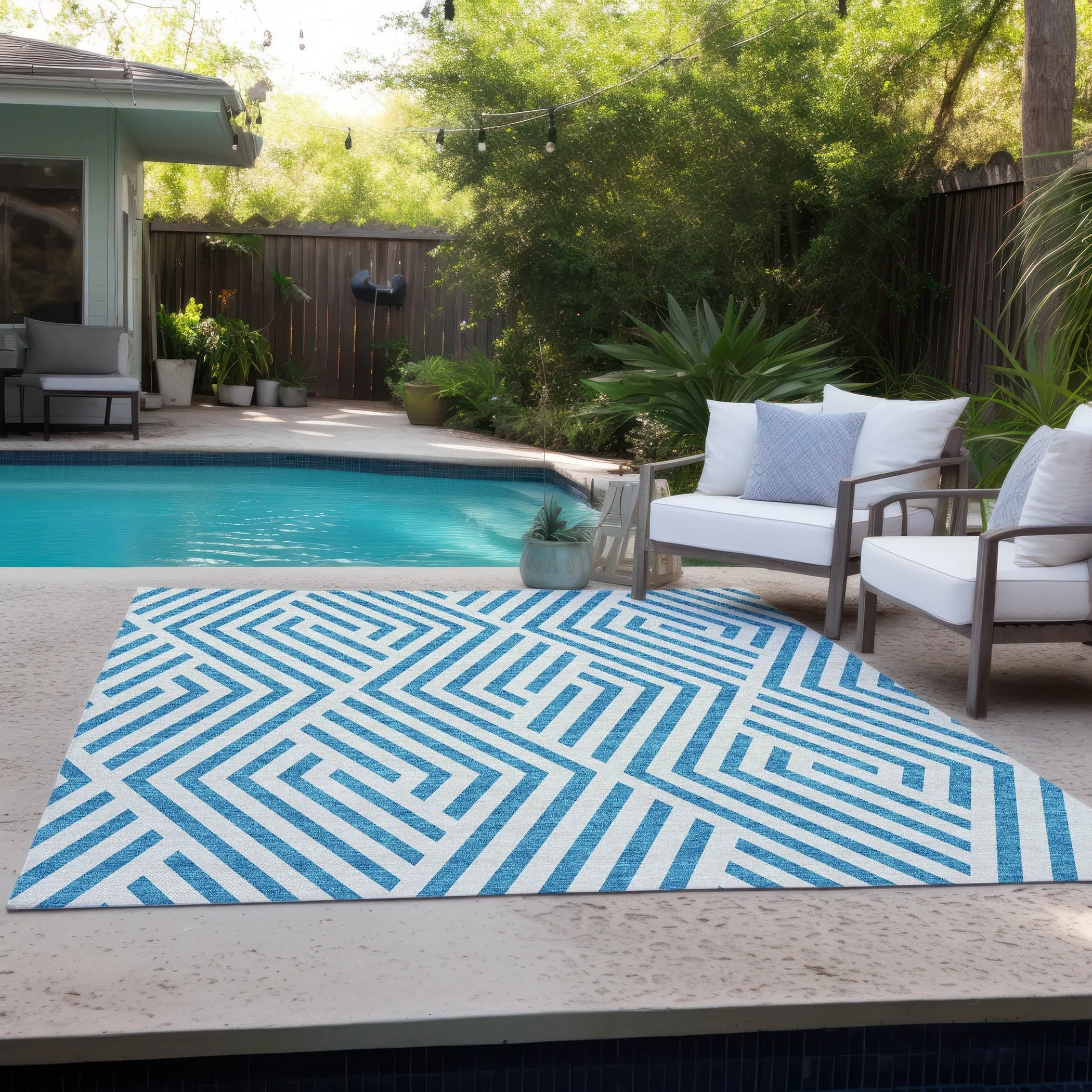 Machine Washable Indoor/ Outdoor Modern Diamonds Chantille Rug