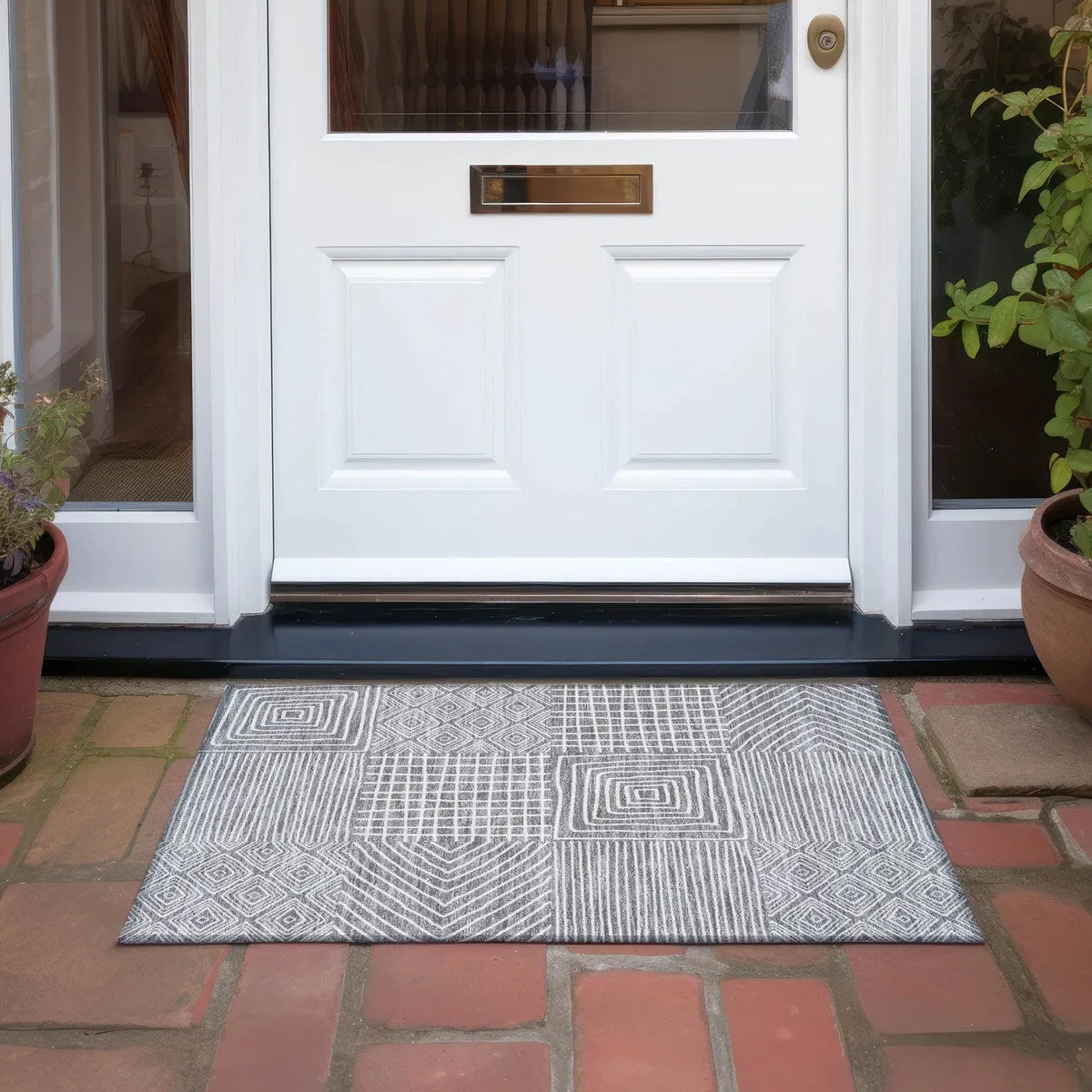 Machine Washable Indoor/ Outdoor Modern Mosaic Chantille Rug