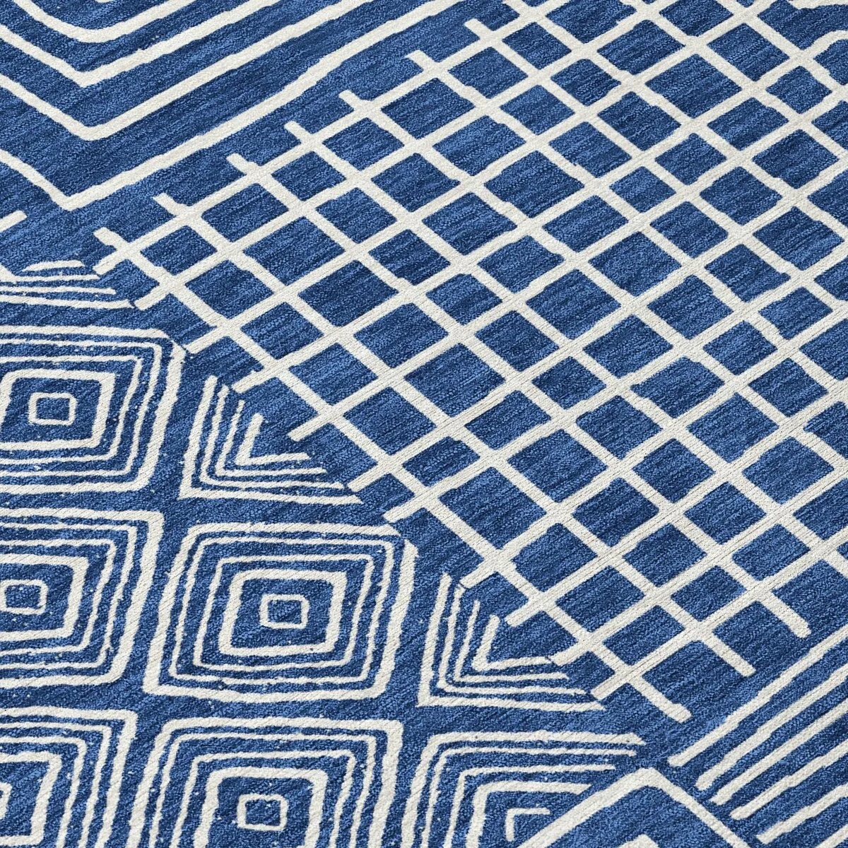 Machine Washable Indoor/ Outdoor Modern Mosaic Chantille Rug