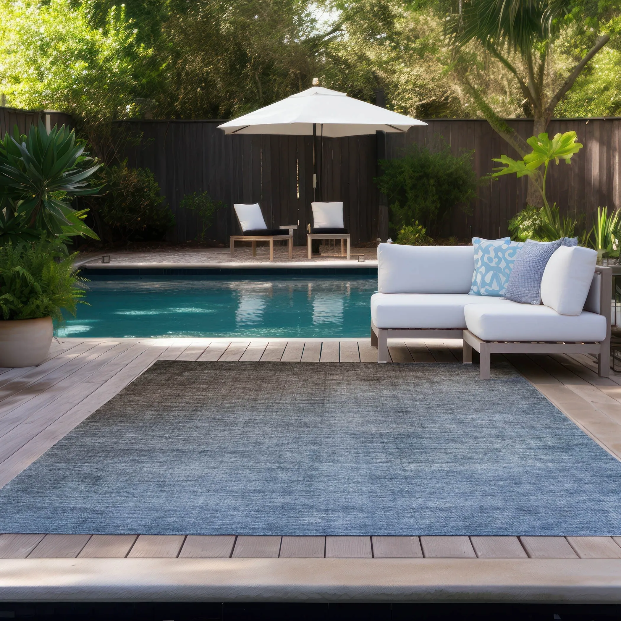 Machine Washable Indoor/ Outdoor Modern Ombre Chantille Rug