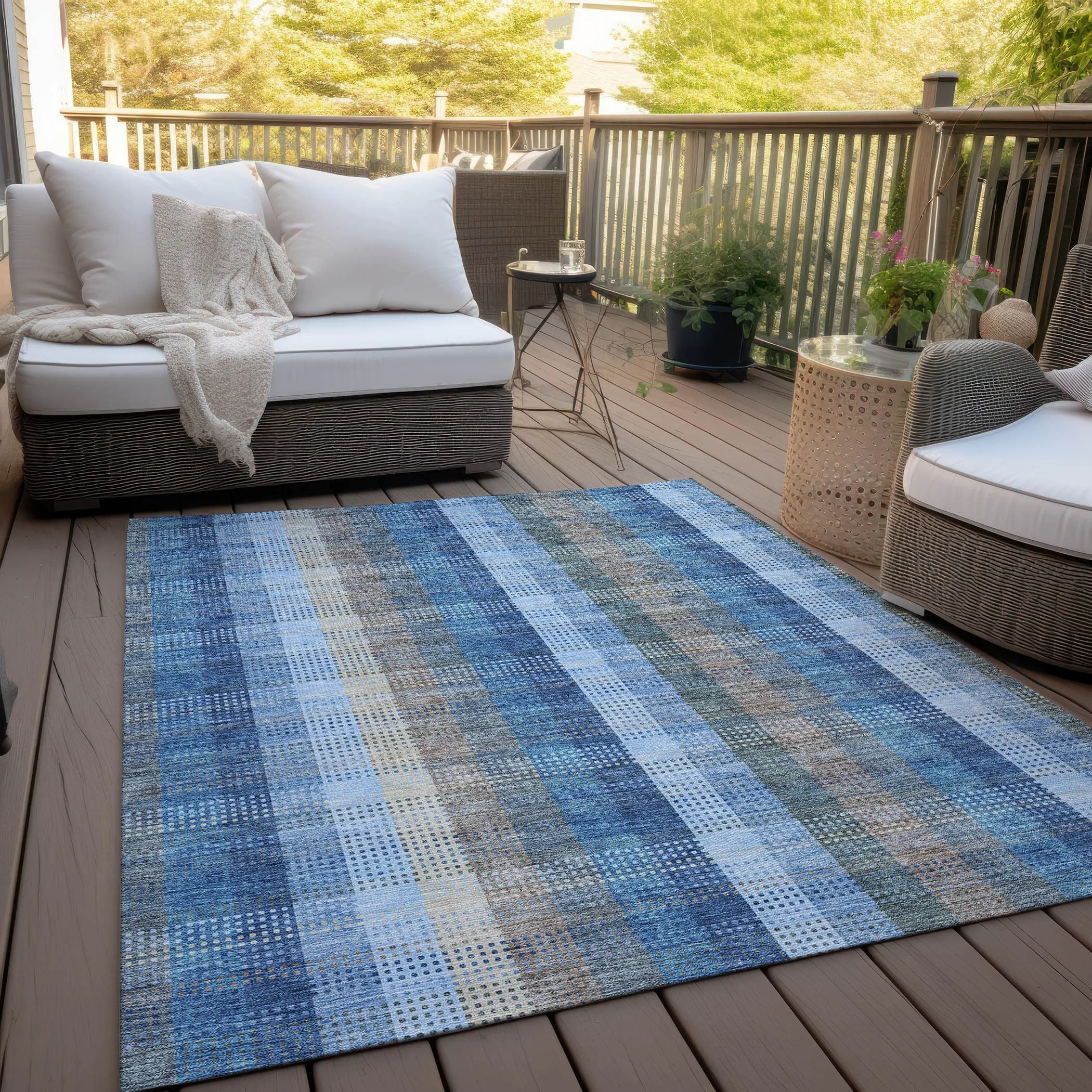 Machine Washable Indoor/ Outdoor Modern Plaid Chantille Rug