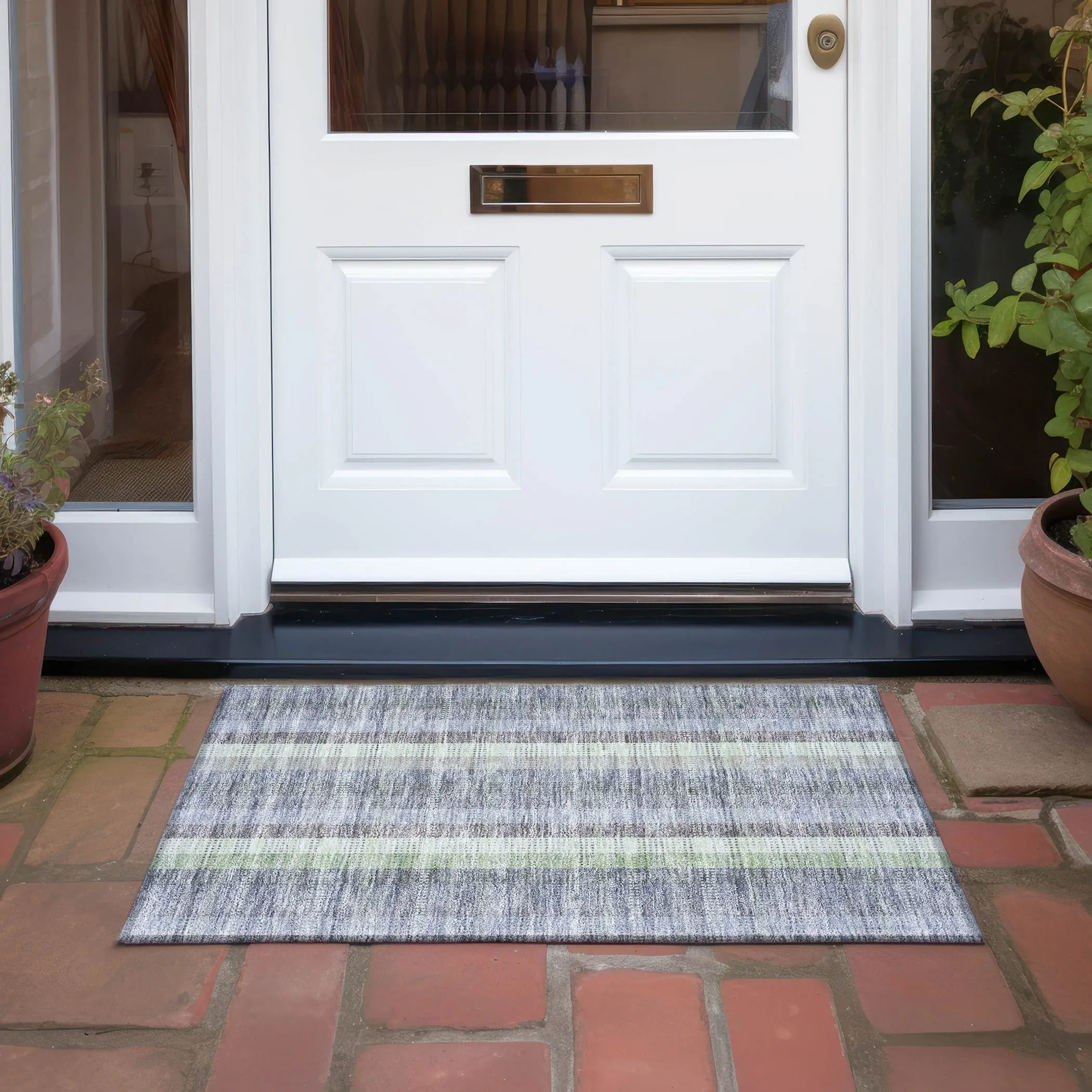 Machine Washable Indoor/ Outdoor Modern Plaid Chantille Rug