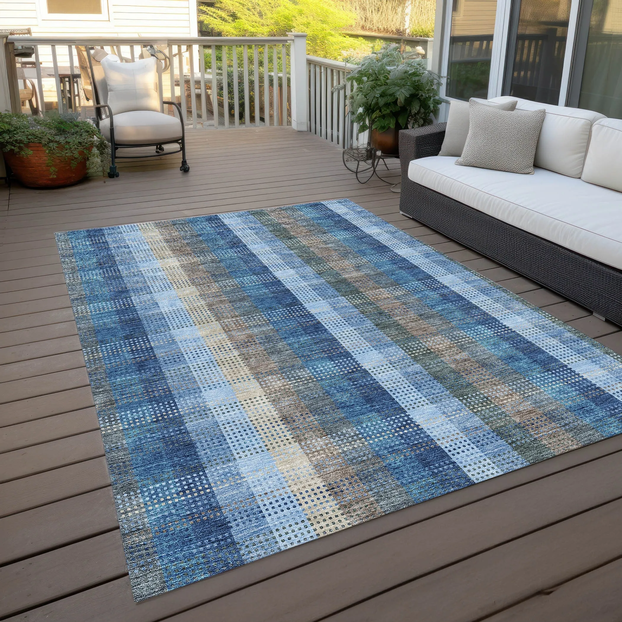Machine Washable Indoor/ Outdoor Modern Plaid Chantille Rug