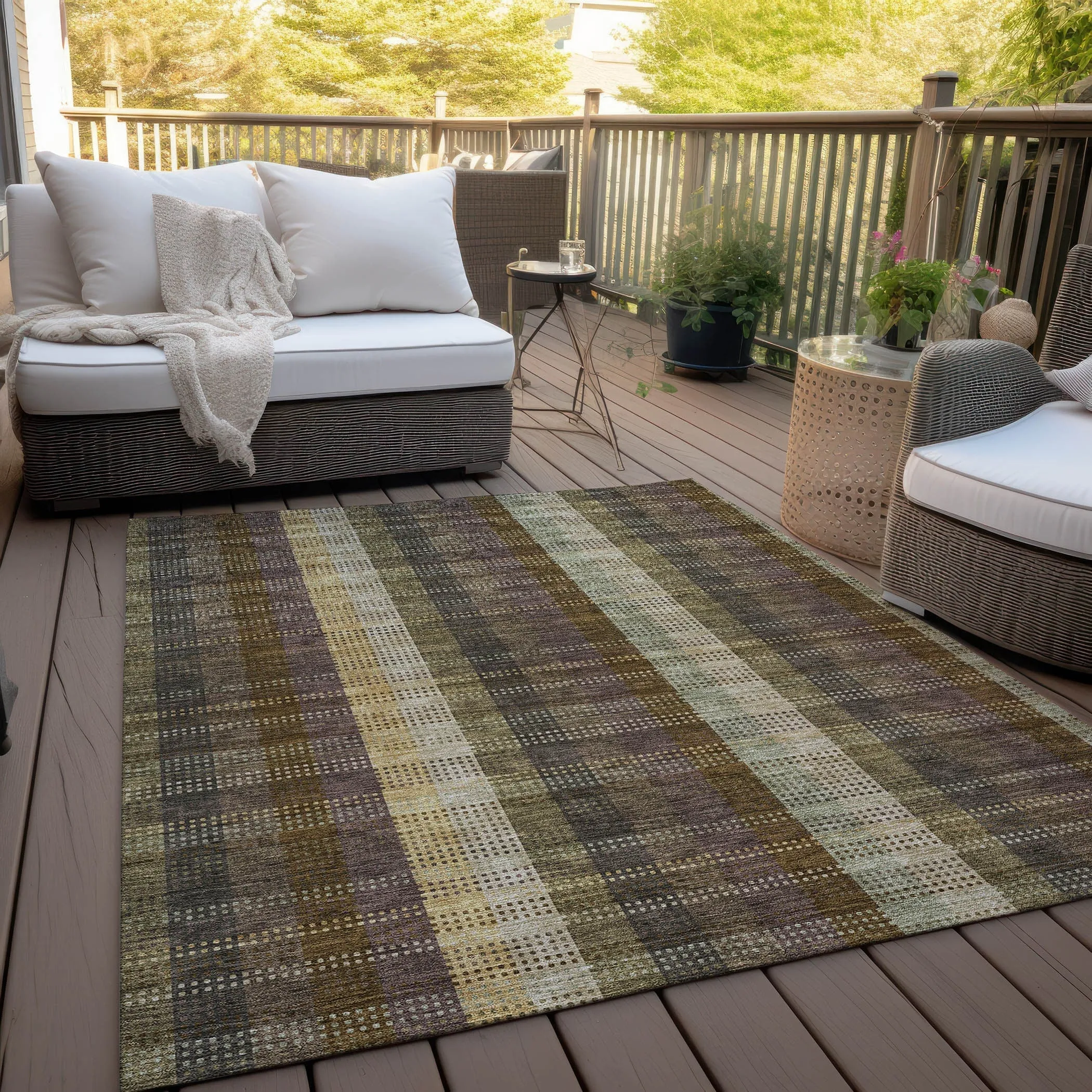 Machine Washable Indoor/ Outdoor Modern Plaid Chantille Rug