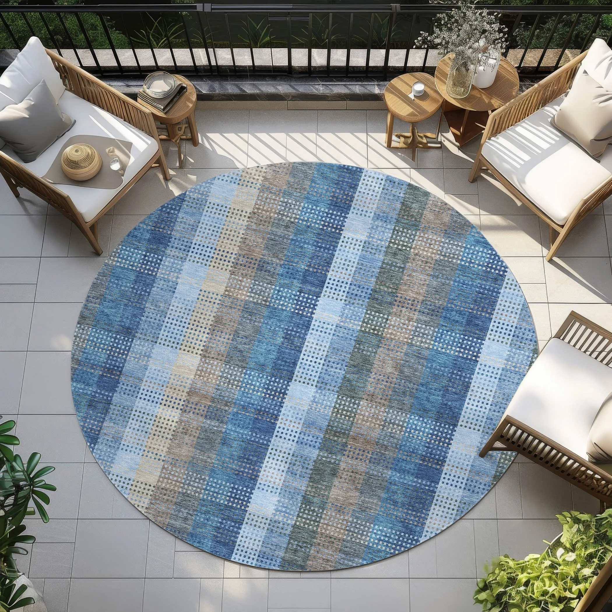 Machine Washable Indoor/ Outdoor Modern Plaid Chantille Rug