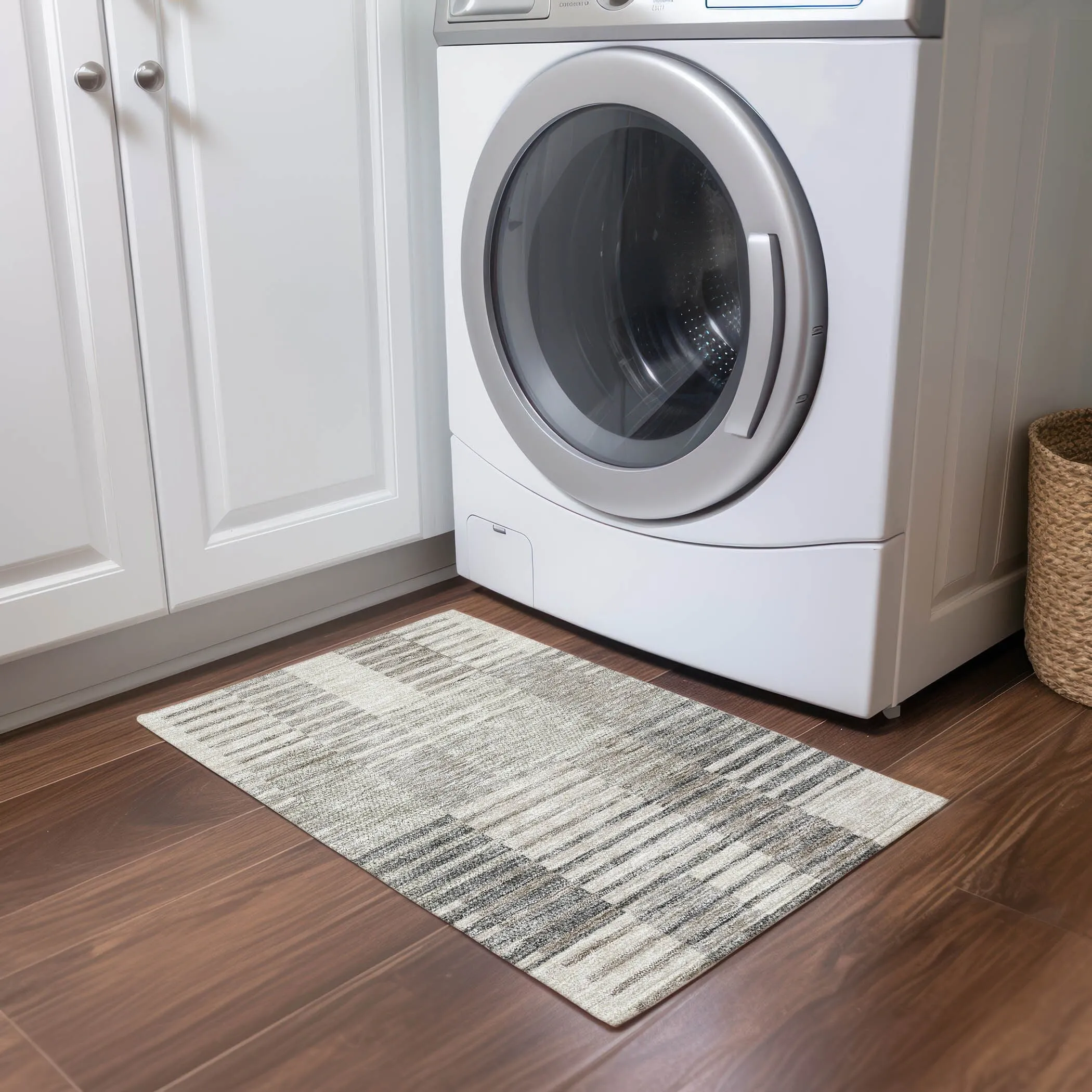 Machine Washable Indoor/ Outdoor Modern Stripes Chantille Rug