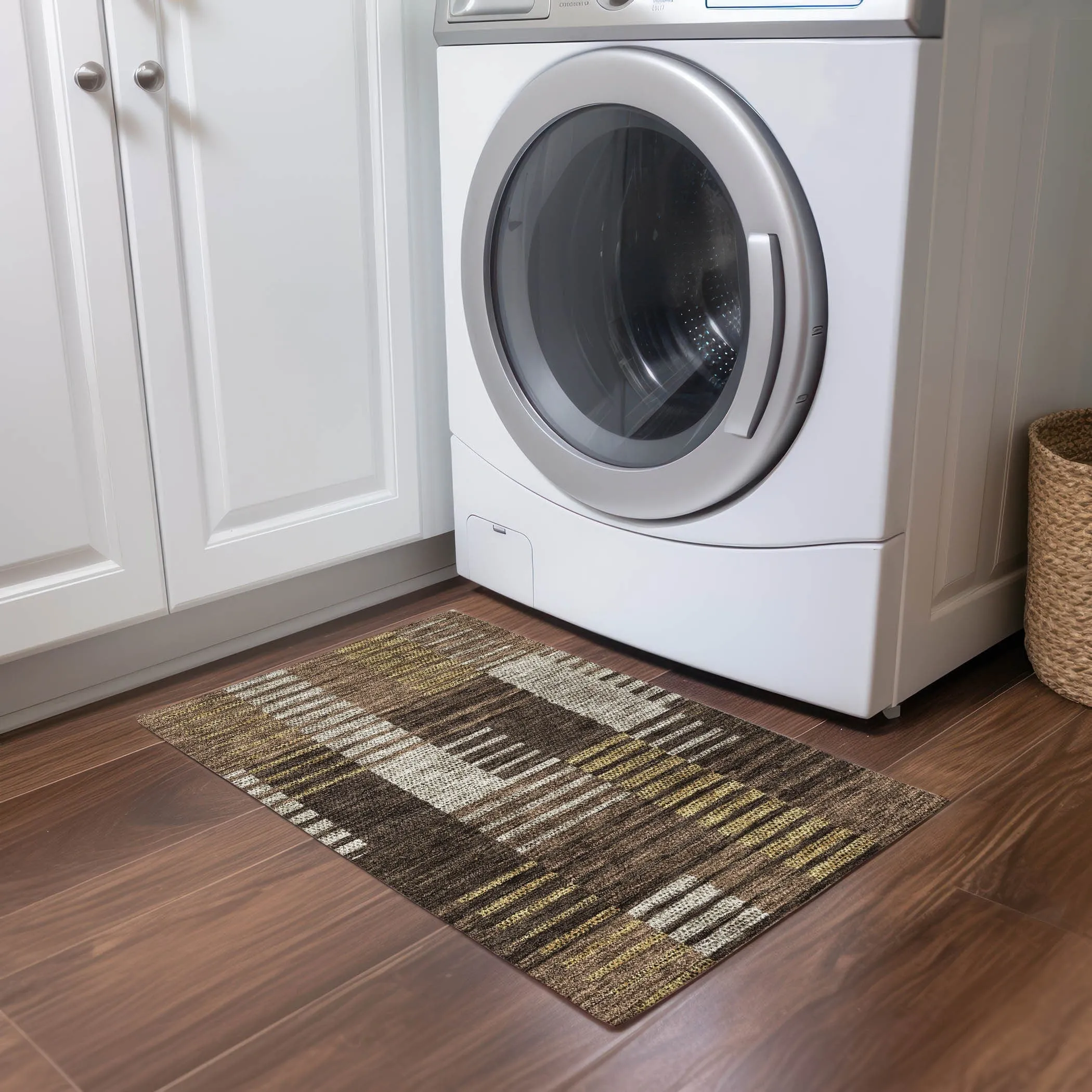 Machine Washable Indoor/ Outdoor Modern Stripes Chantille Rug