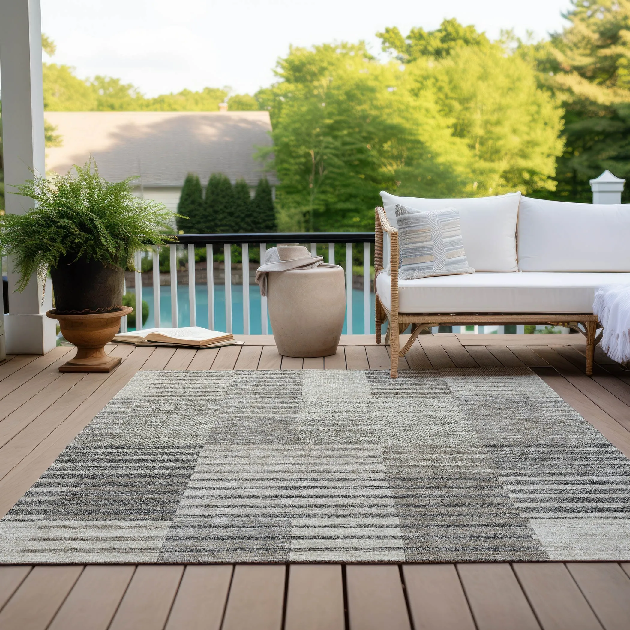 Machine Washable Indoor/ Outdoor Modern Stripes Chantille Rug