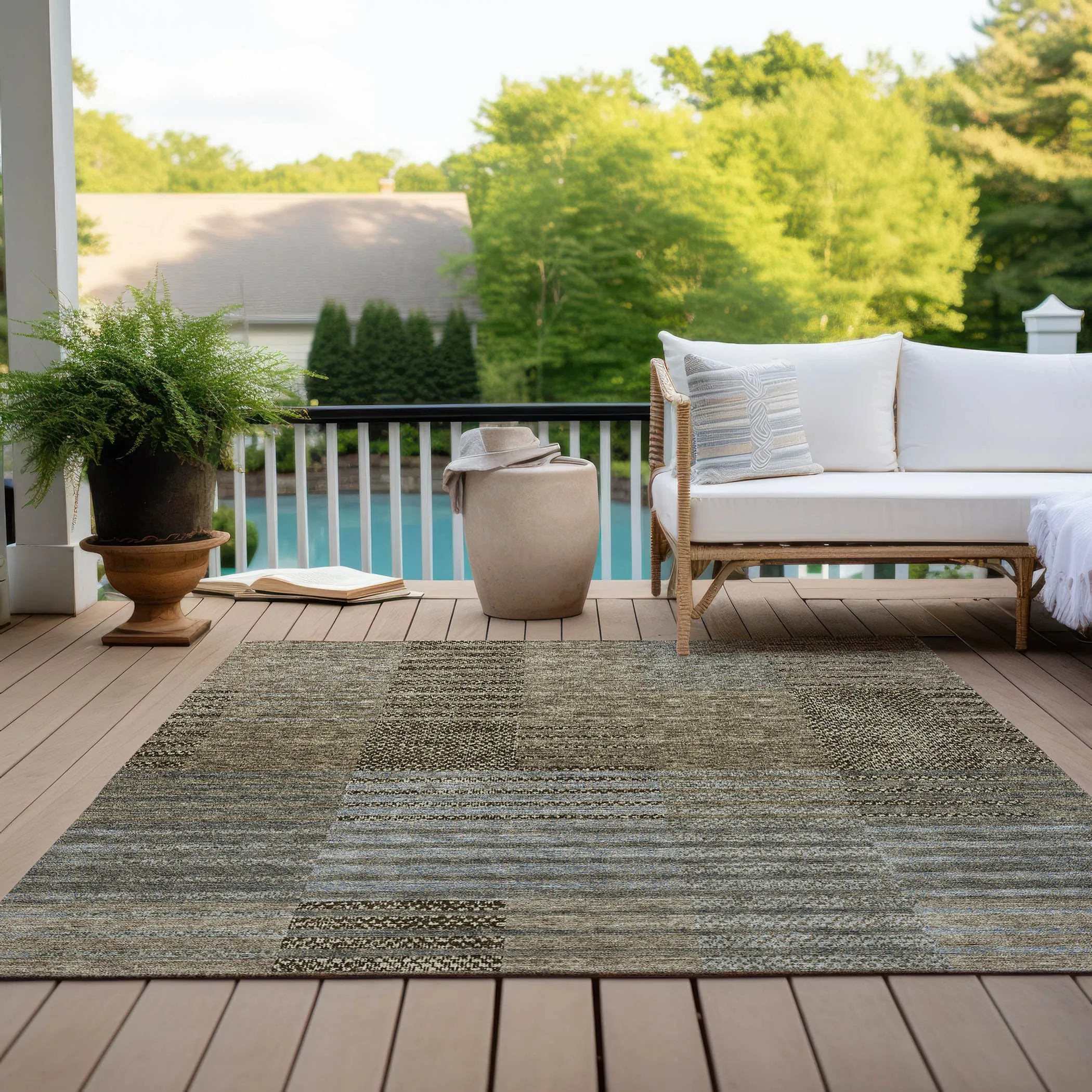 Machine Washable Indoor/ Outdoor Modern Stripes Chantille Rug