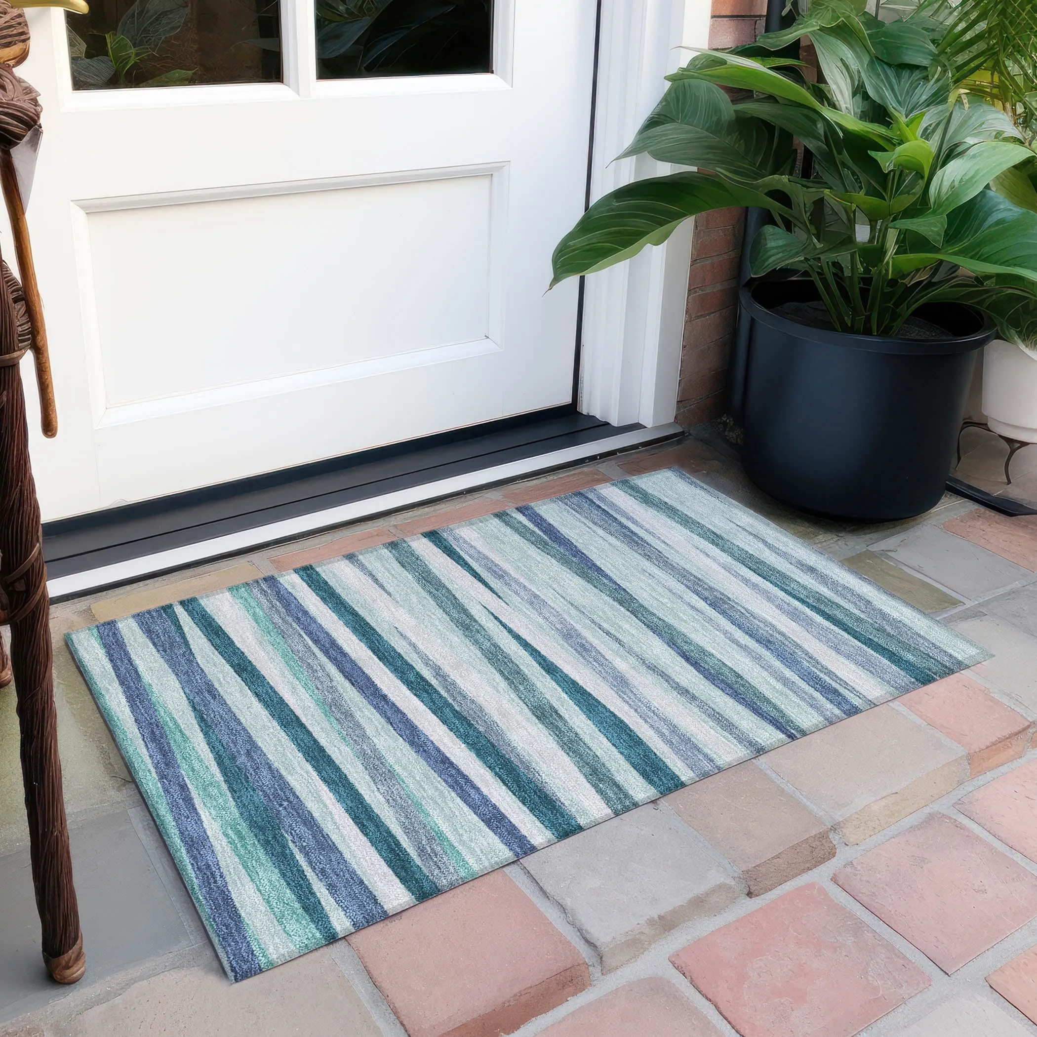 Machine Washable Indoor/ Outdoor Modern Stripes Chantille Rug