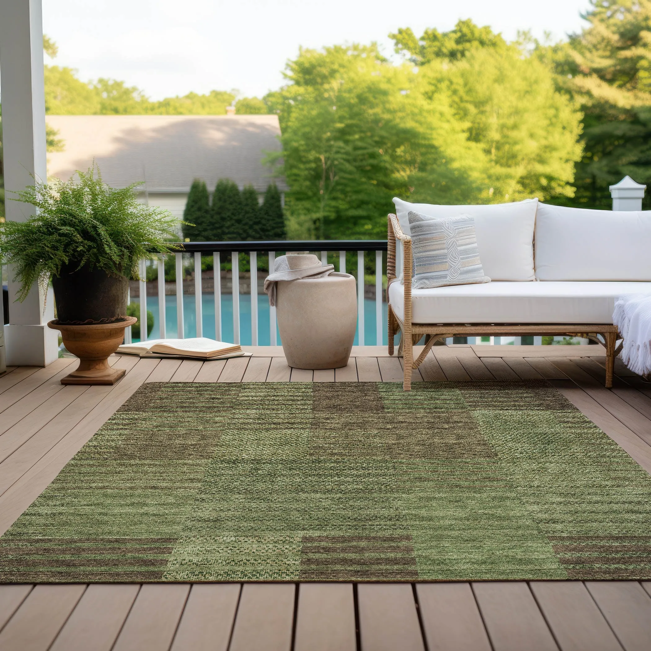 Machine Washable Indoor/ Outdoor Modern Stripes Chantille Rug