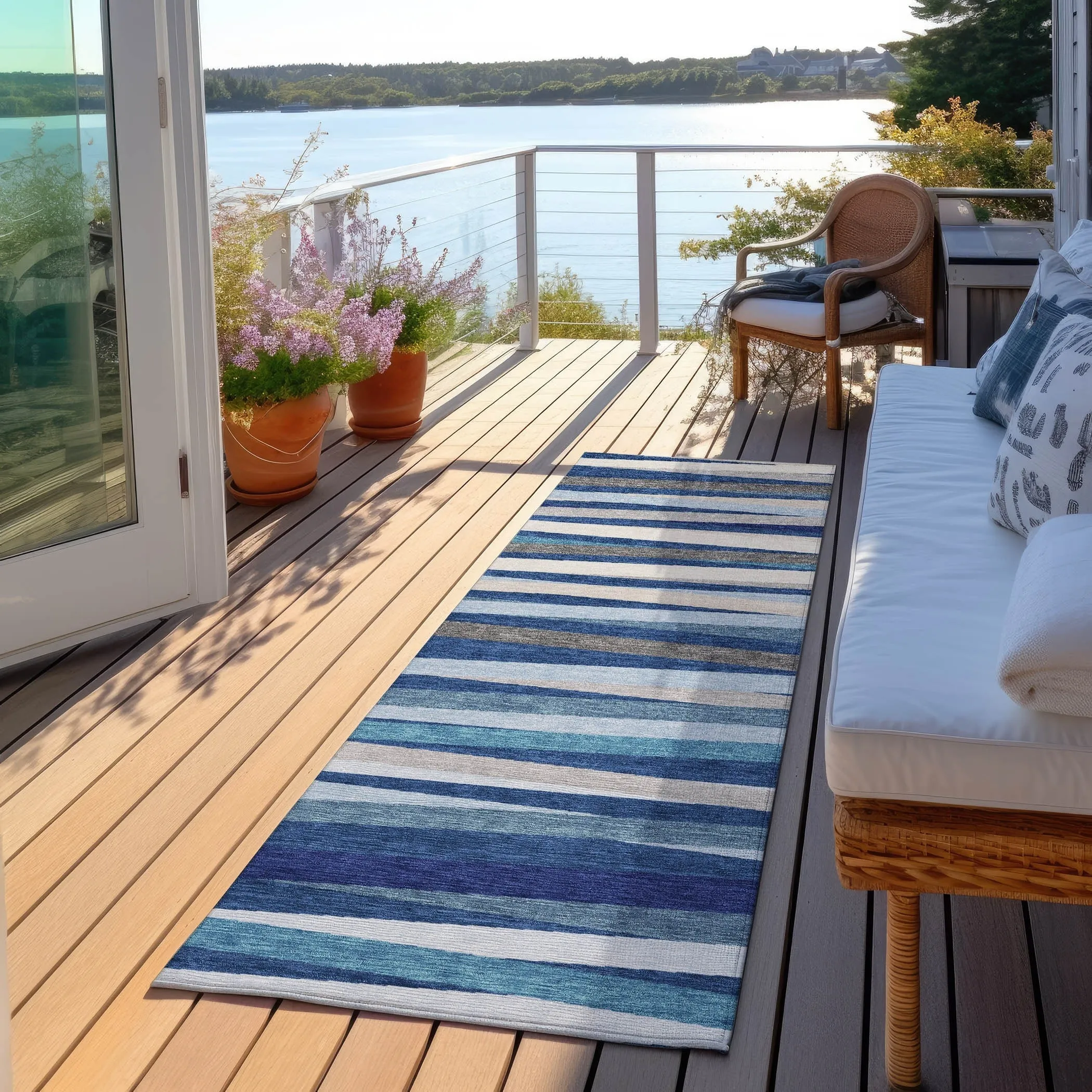 Machine Washable Indoor/ Outdoor Modern Stripes Chantille Rug