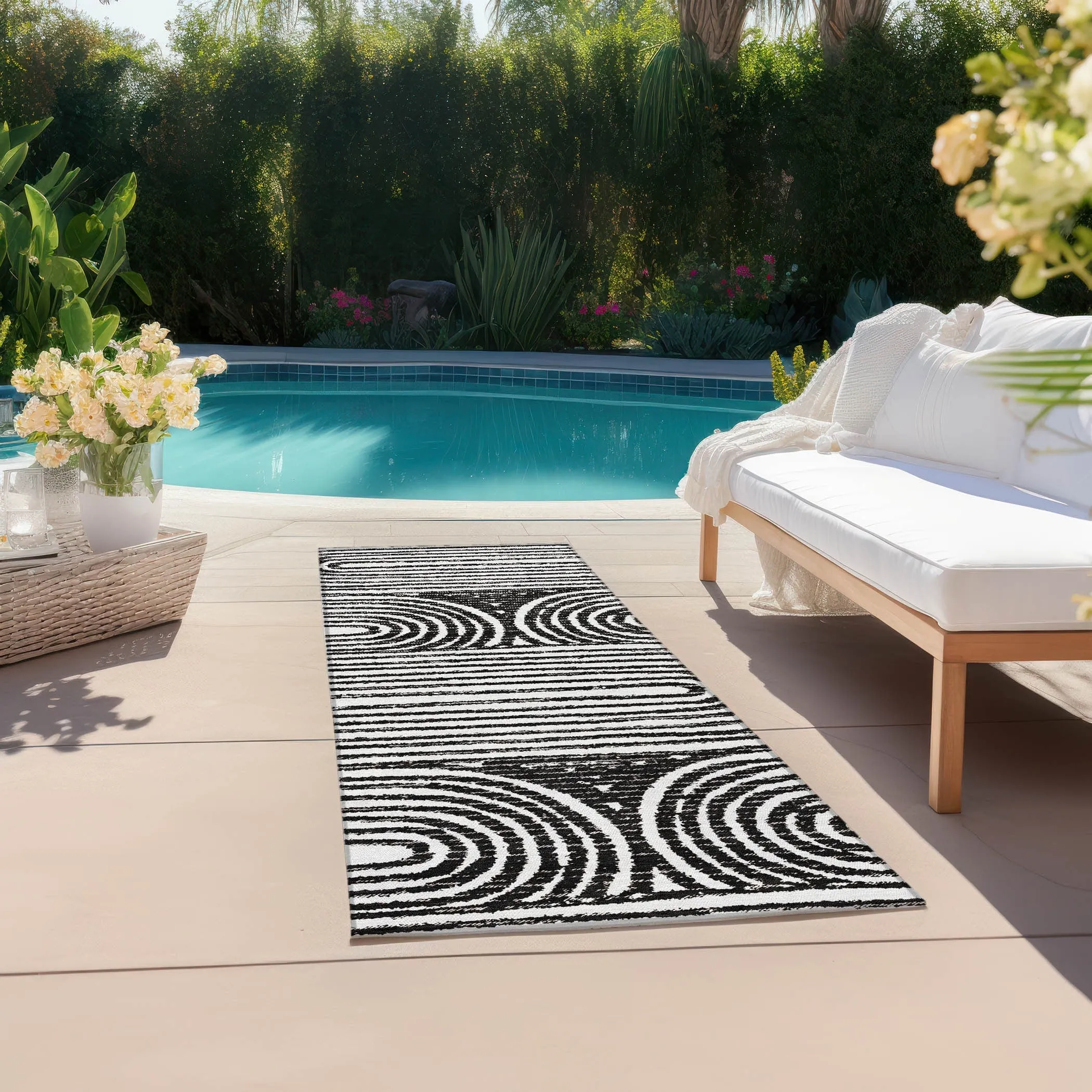 Machine Washable Indoor/ Outdoor Modern Vibes Chantille Rug
