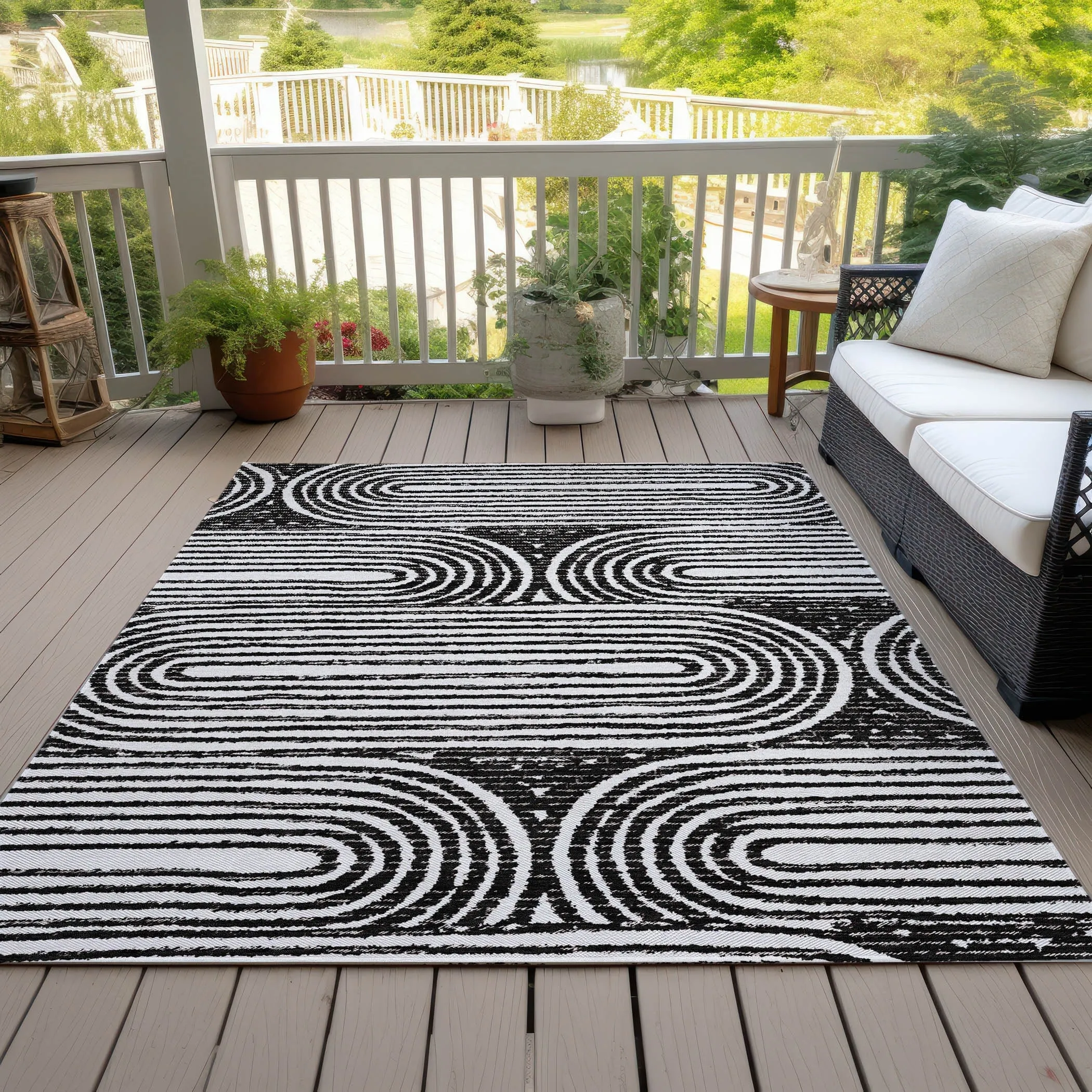 Machine Washable Indoor/ Outdoor Modern Vibes Chantille Rug