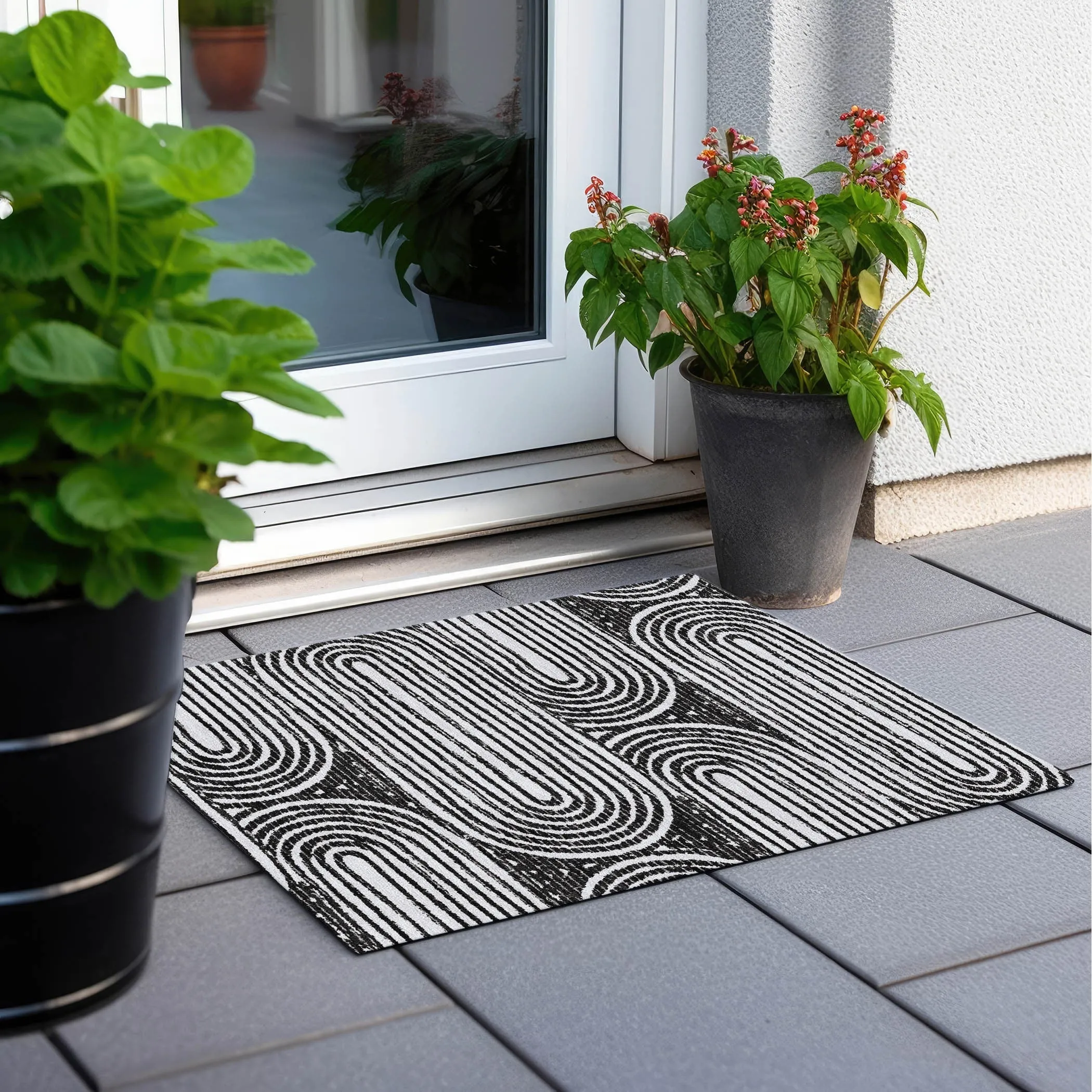 Machine Washable Indoor/ Outdoor Modern Vibes Chantille Rug