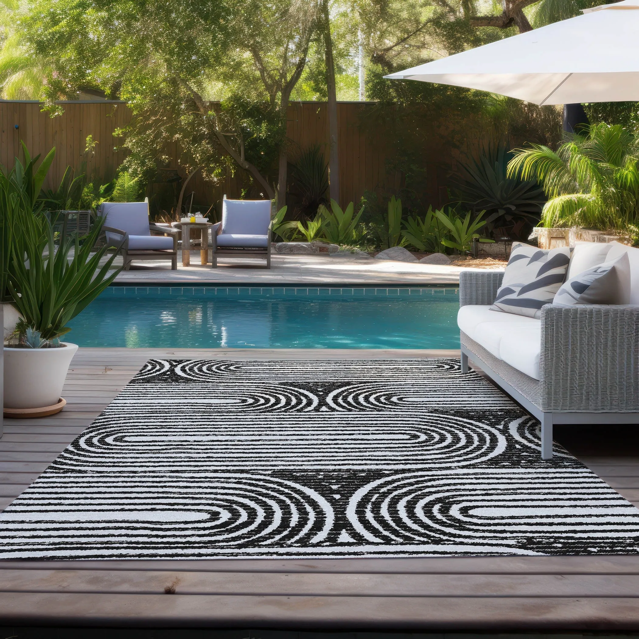 Machine Washable Indoor/ Outdoor Modern Vibes Chantille Rug