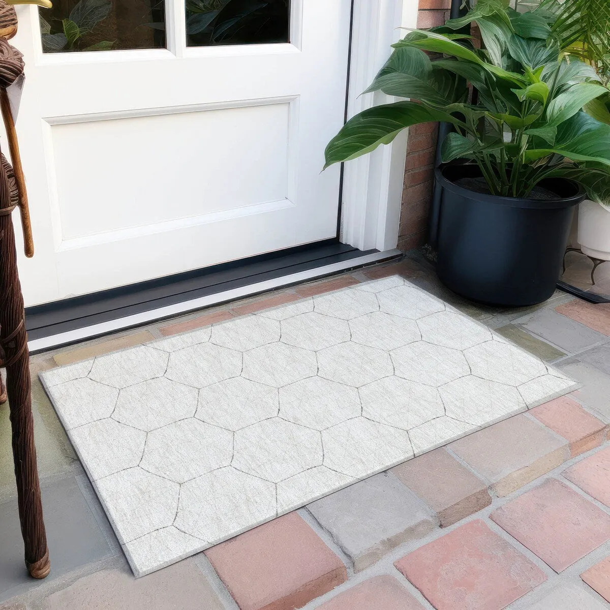 Machine Washable Indoor/ Outdoor Mosaic Geo Chantille Rug