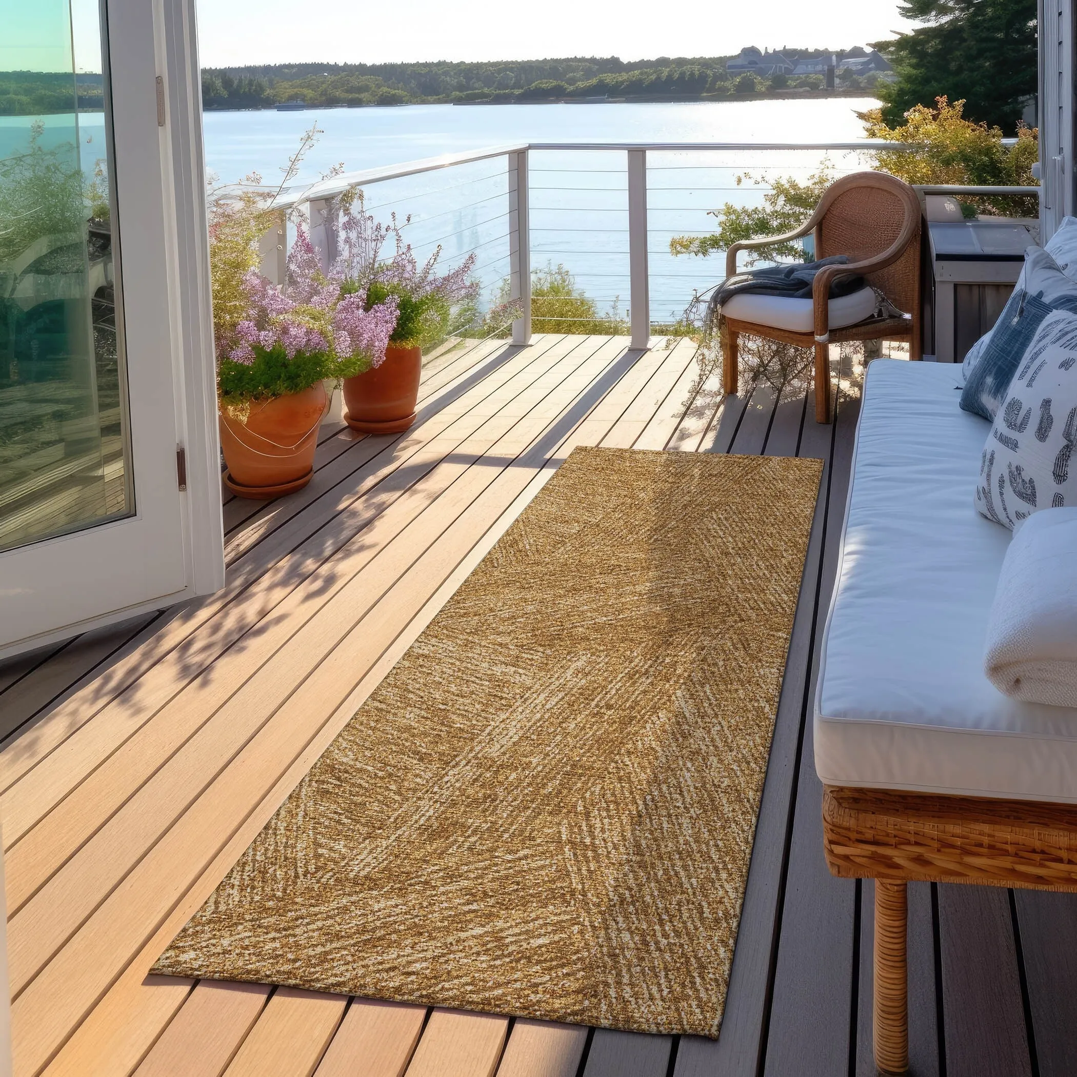 Machine Washable Indoor/ Outdoor Solid Geo Chantille Rug