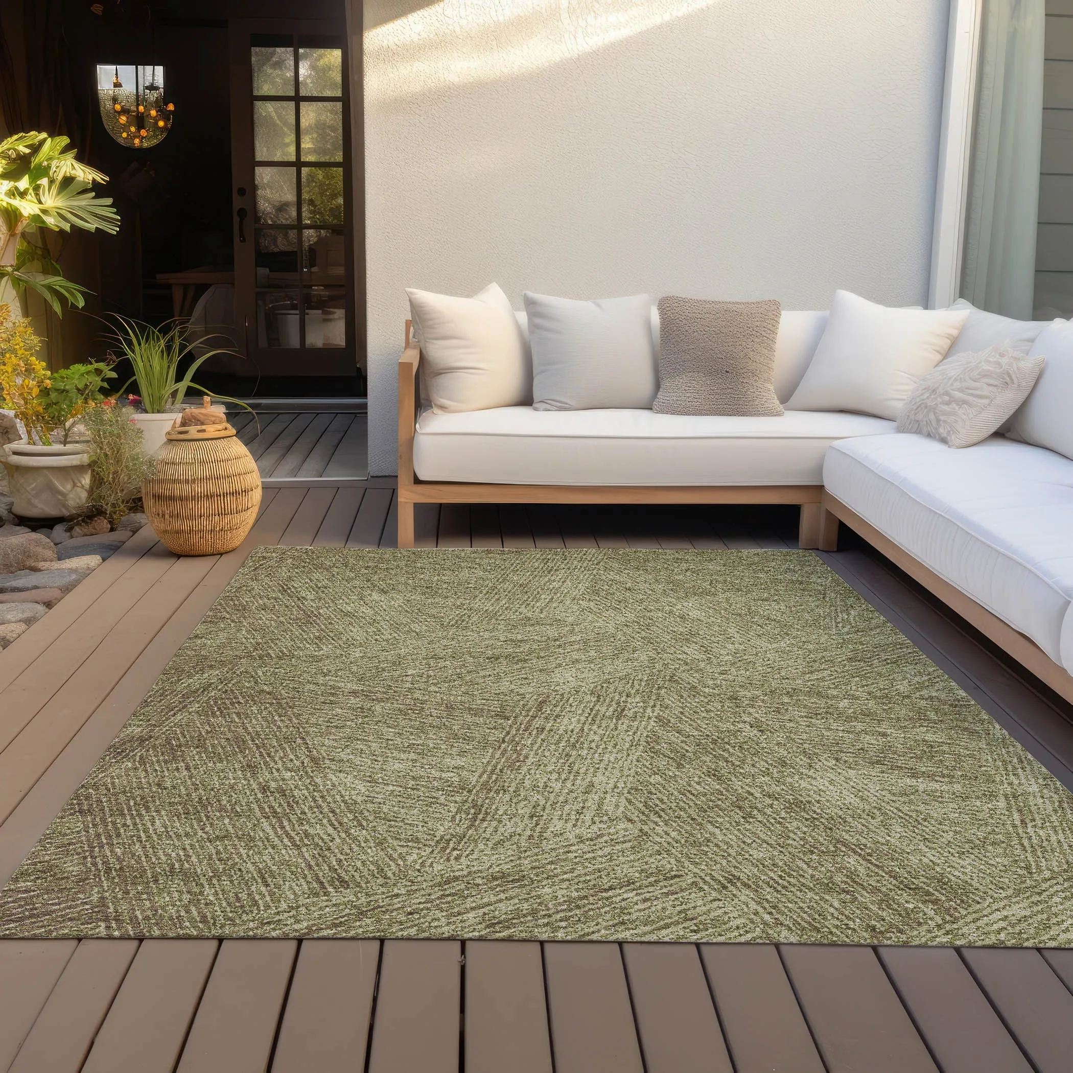 Machine Washable Indoor/ Outdoor Solid Geo Chantille Rug