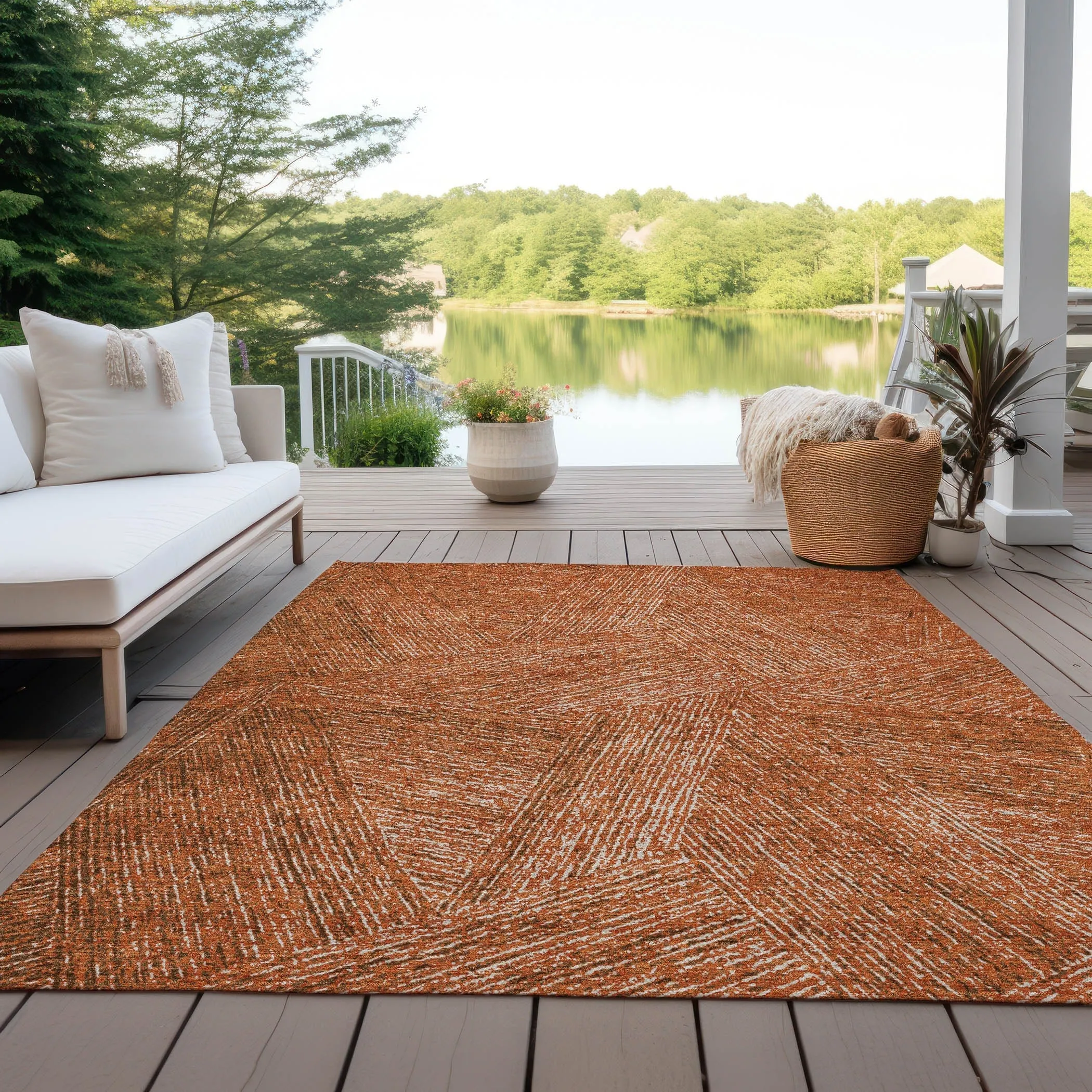 Machine Washable Indoor/ Outdoor Solid Geo Chantille Rug